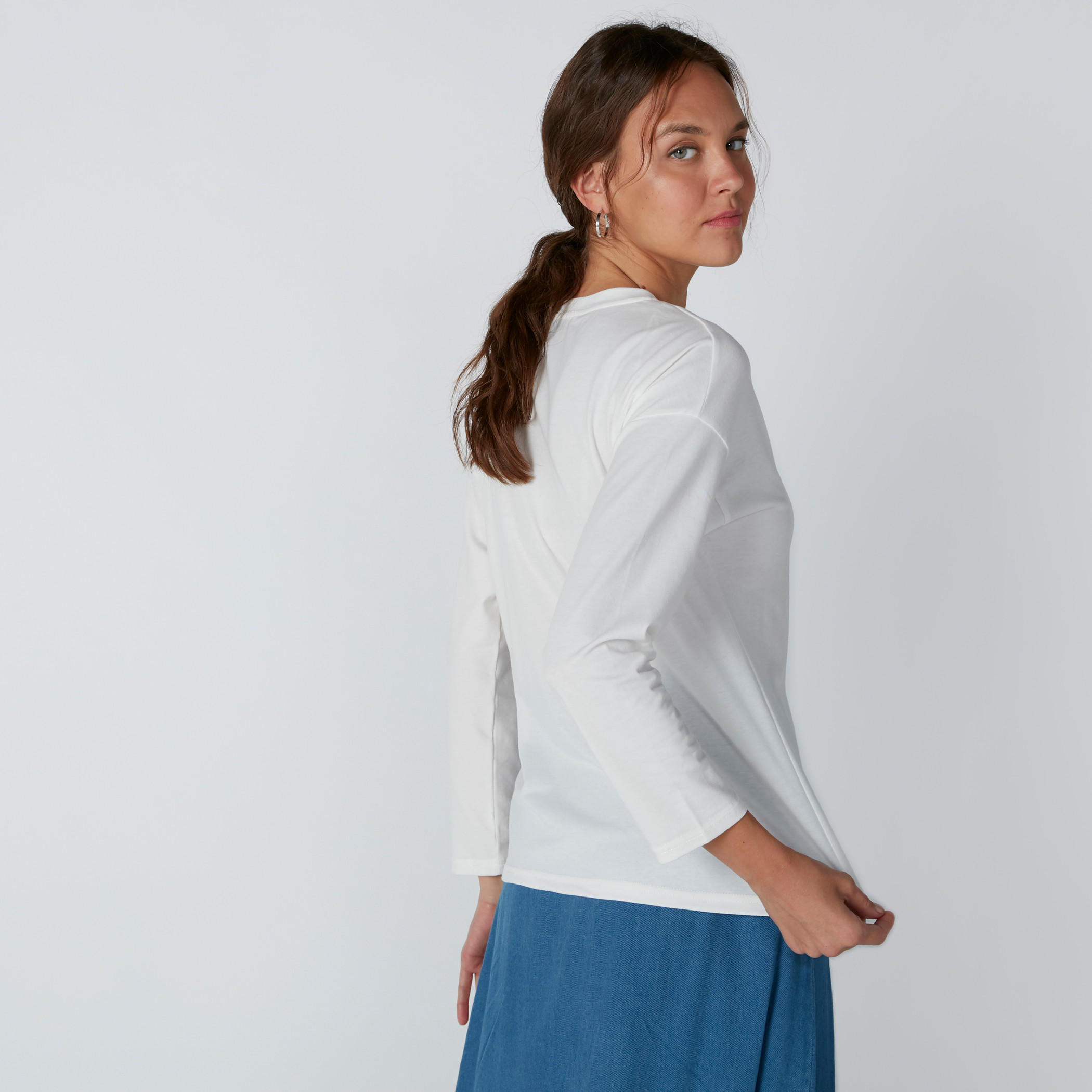 تيشيرت مزين بياقة ضيّقة-women-clothing-tshirts-image-3