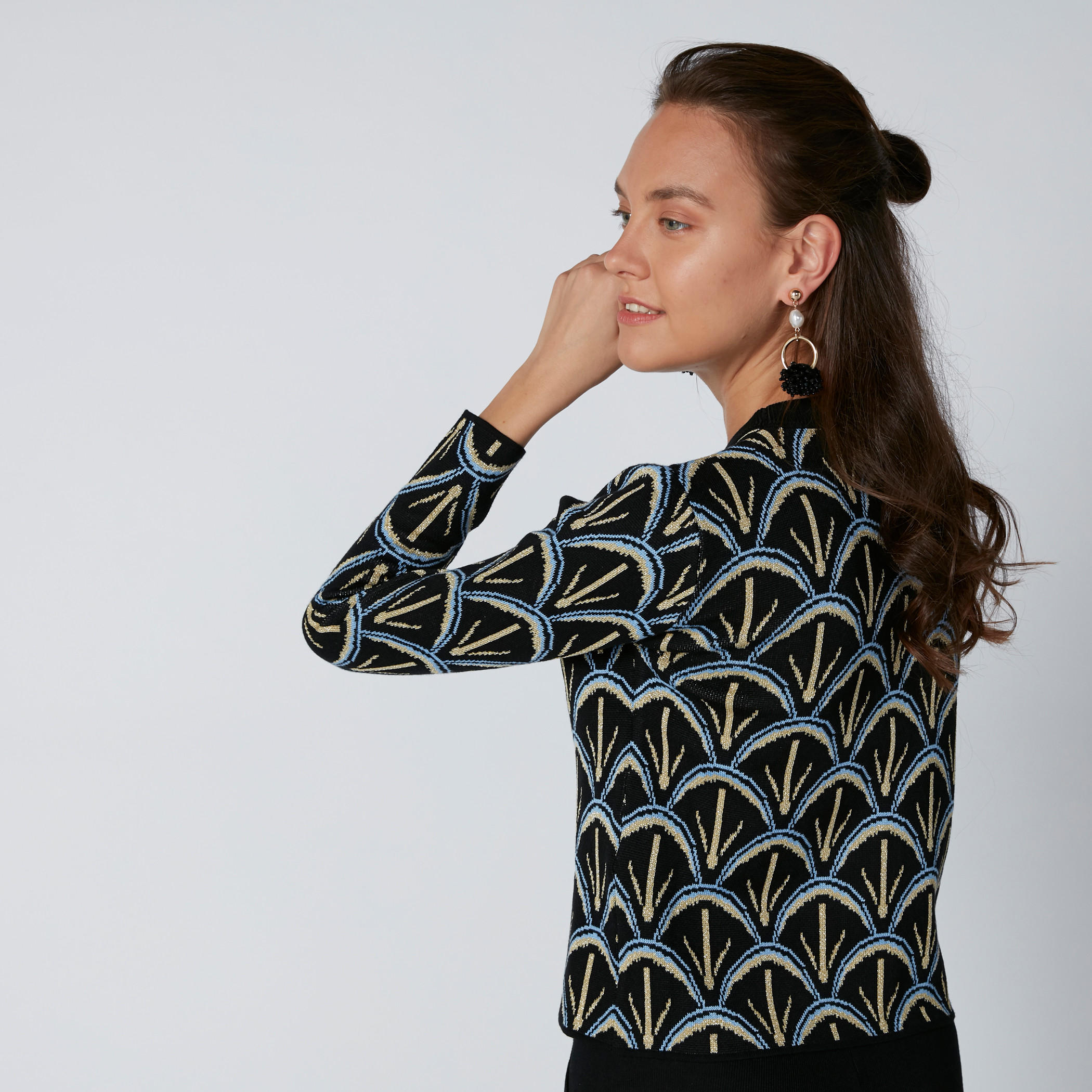 بلوزة بياقة مستديرة وأكمام طويلة وطبعات-women-clothing-shirtsandblouses-blouses-image-2