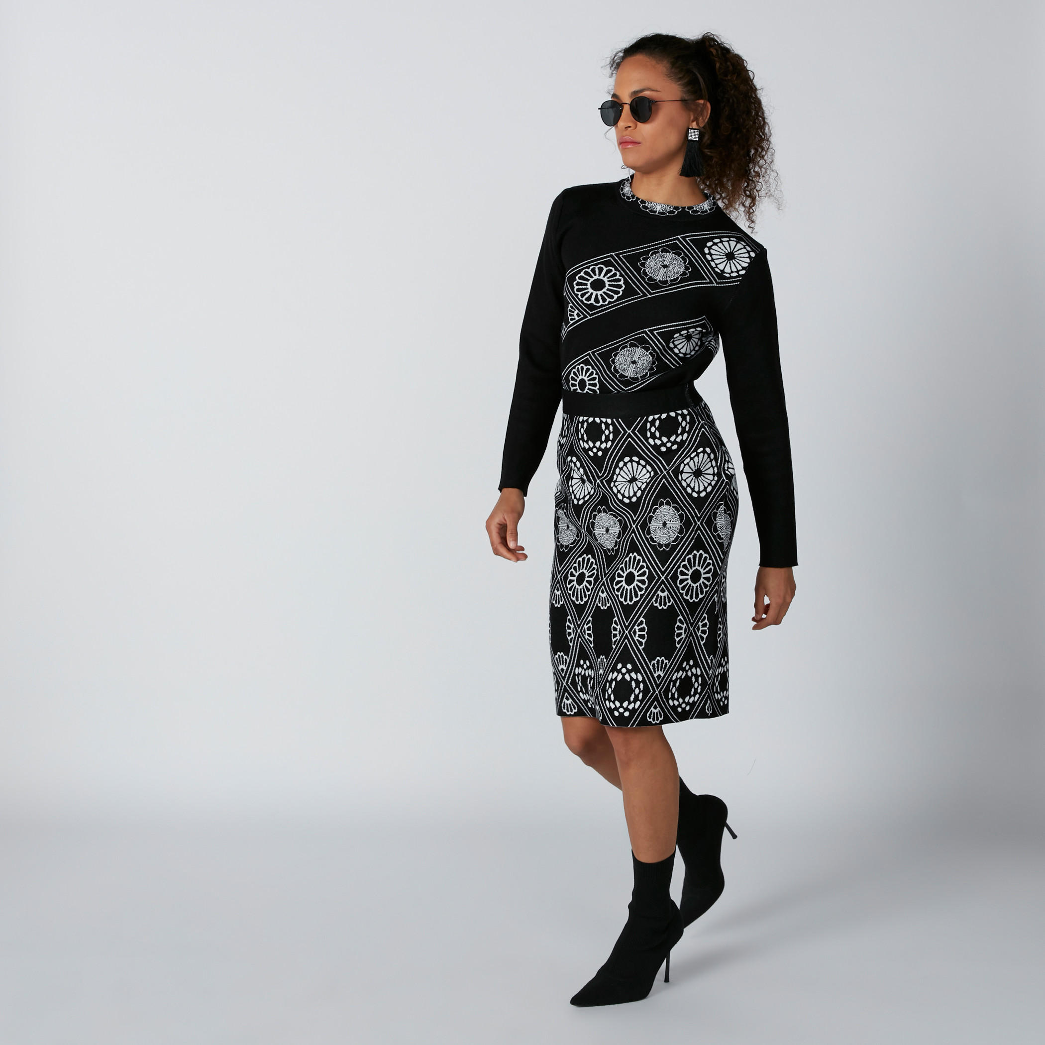 بلوزة بياقة مستديرة وأكمام طويلة-women-clothing-cardigansandjumpers-jumpers-image-4