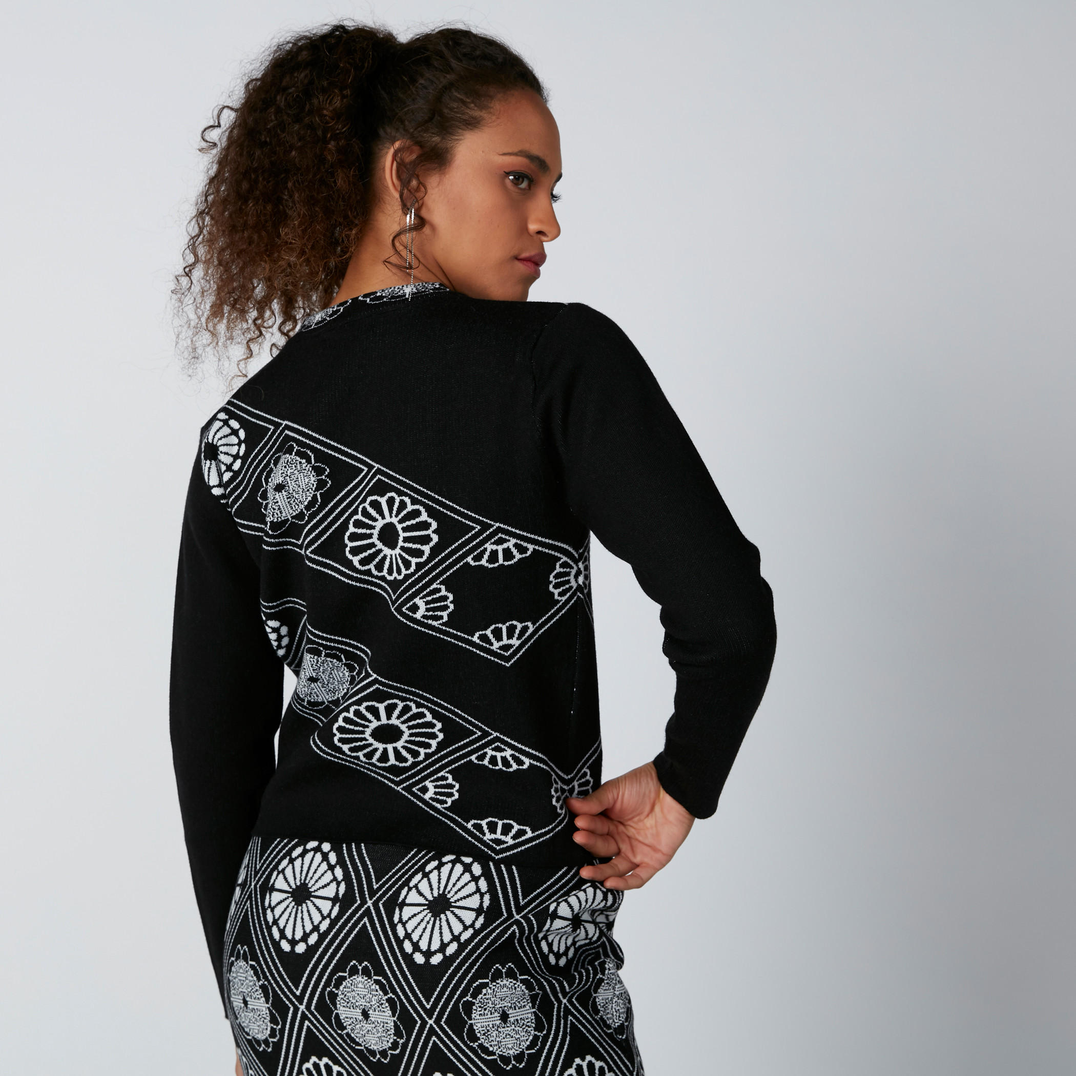 بلوزة بياقة مستديرة وأكمام طويلة-women-clothing-cardigansandjumpers-jumpers-image-3