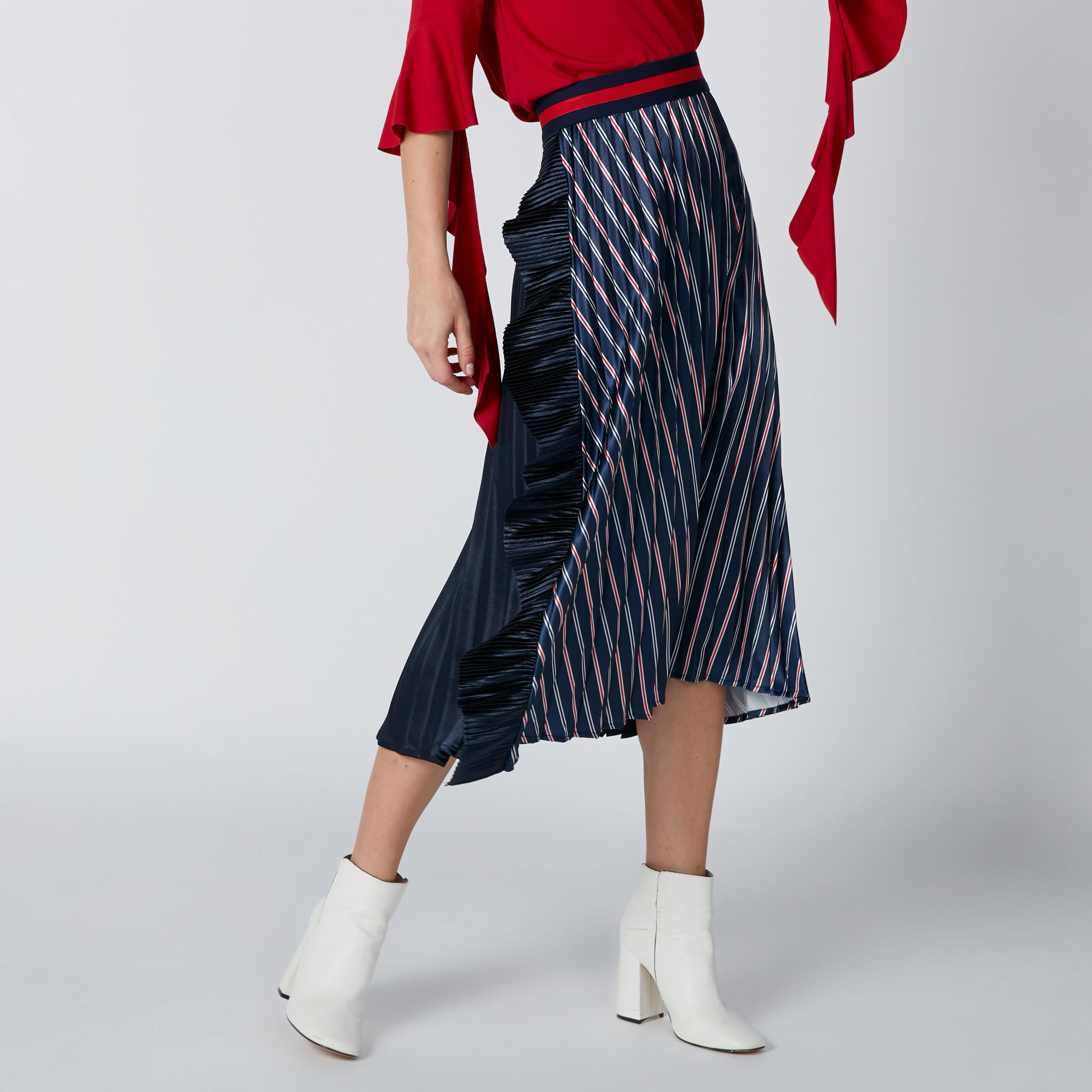 تنورة مقلّمة متوسطة الطول بخصر مطّاطي وثنيات-women-clothing-bottoms-skirts-image-1