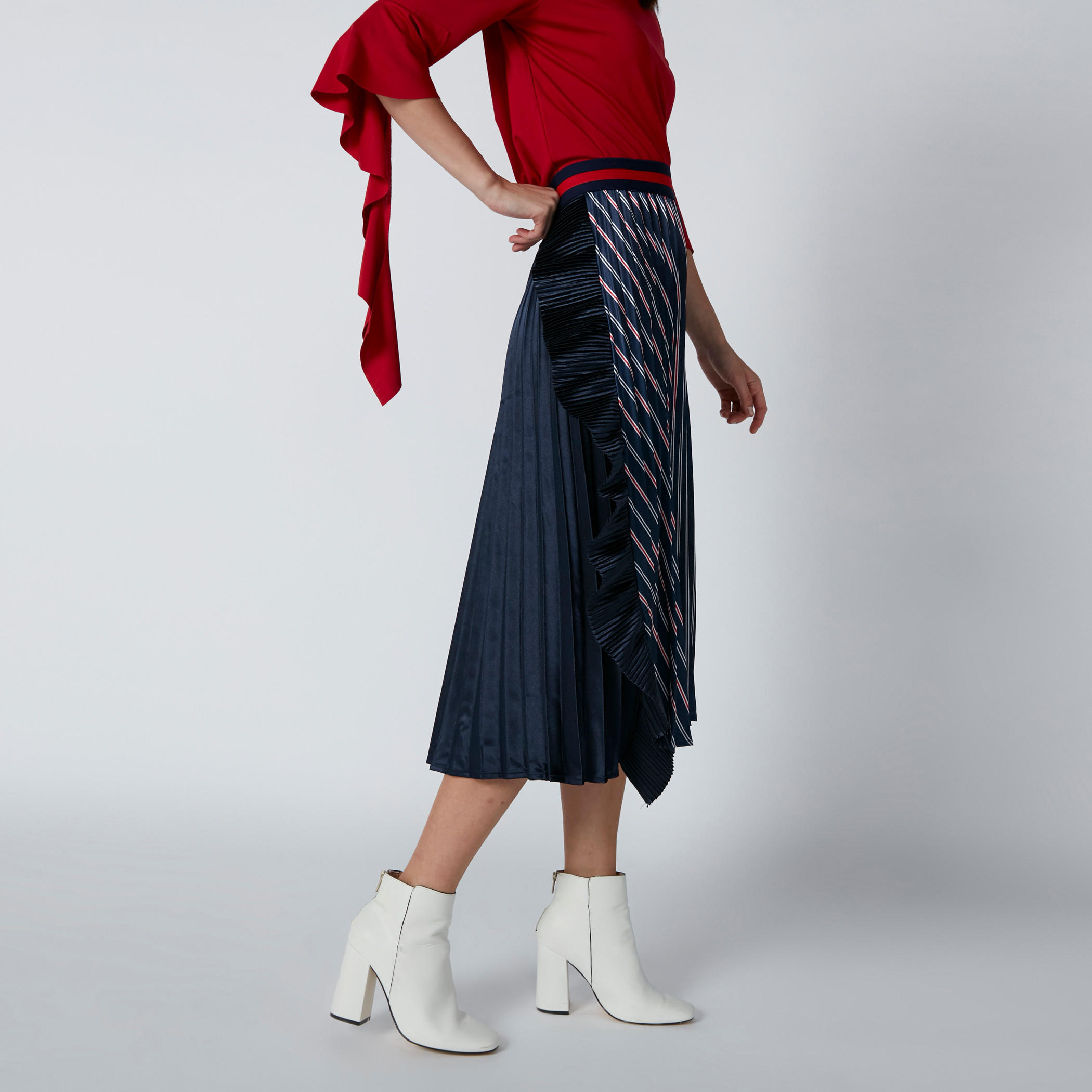 تنورة مقلّمة متوسطة الطول بخصر مطّاطي وثنيات-women-clothing-bottoms-skirts-image-5