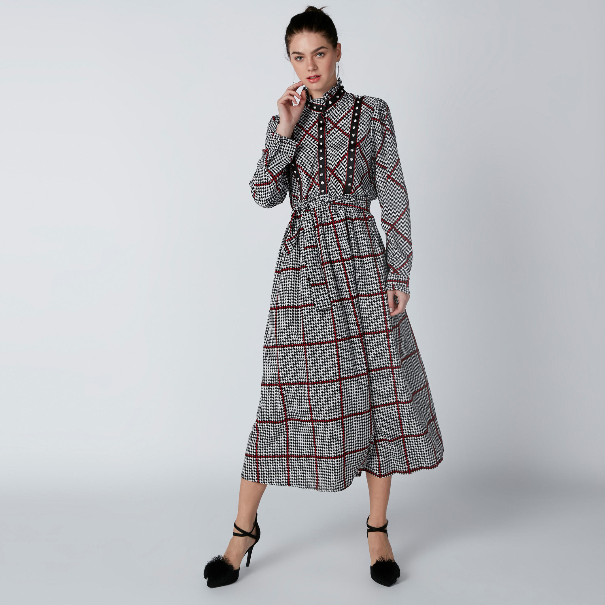 فستان ميدي كاروهات بأكمام طويلة وحزام رباط-women-clothing-dresses-image-1