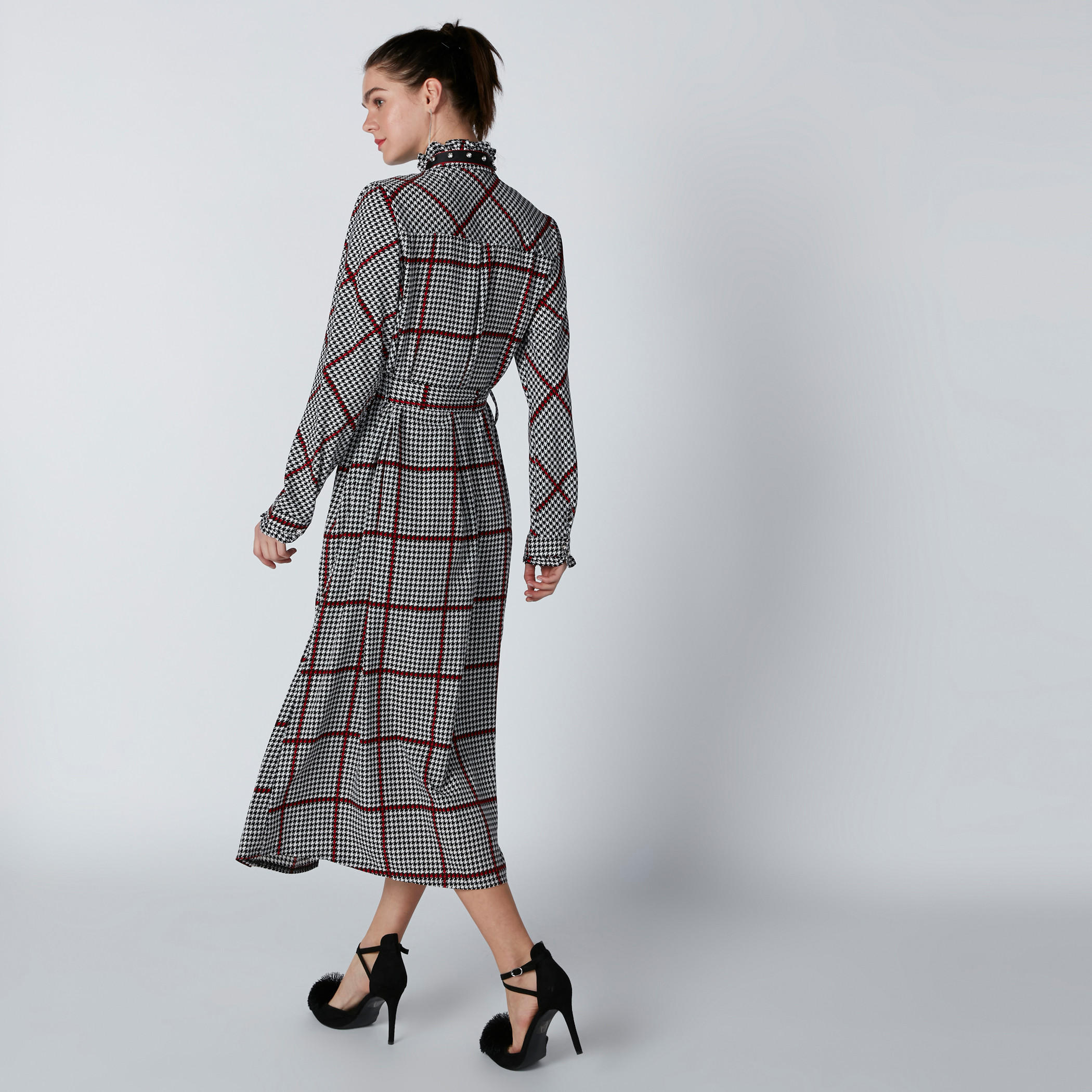 فستان ميدي كاروهات بأكمام طويلة وحزام رباط-women-clothing-dresses-image-2
