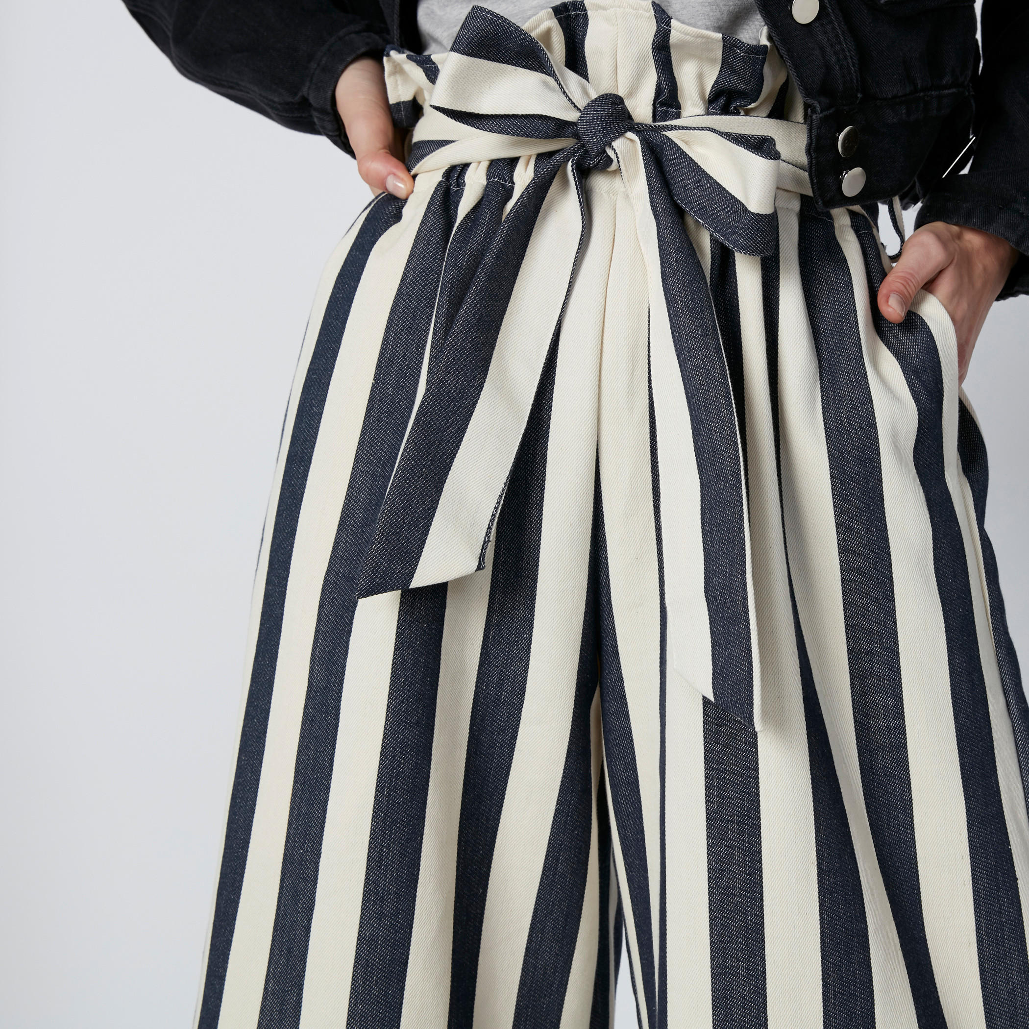 بنطال بالازو مقلّم بجيوب وخصر بيبر باج-women-clothing-bottoms-trousers-image-5