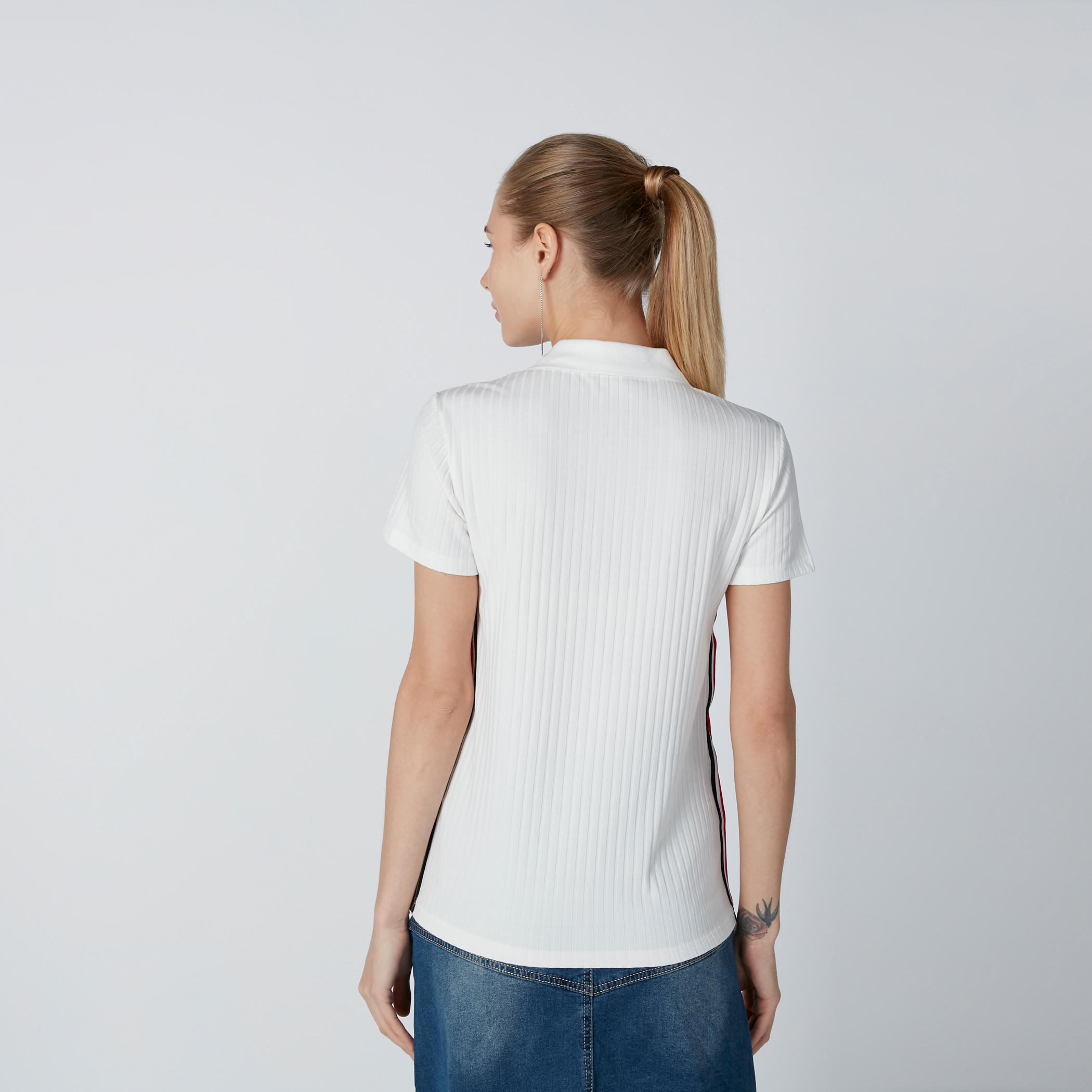 تيشيرت مضلع بياقة مستديرة-women-clothing-tshirts-image-2
