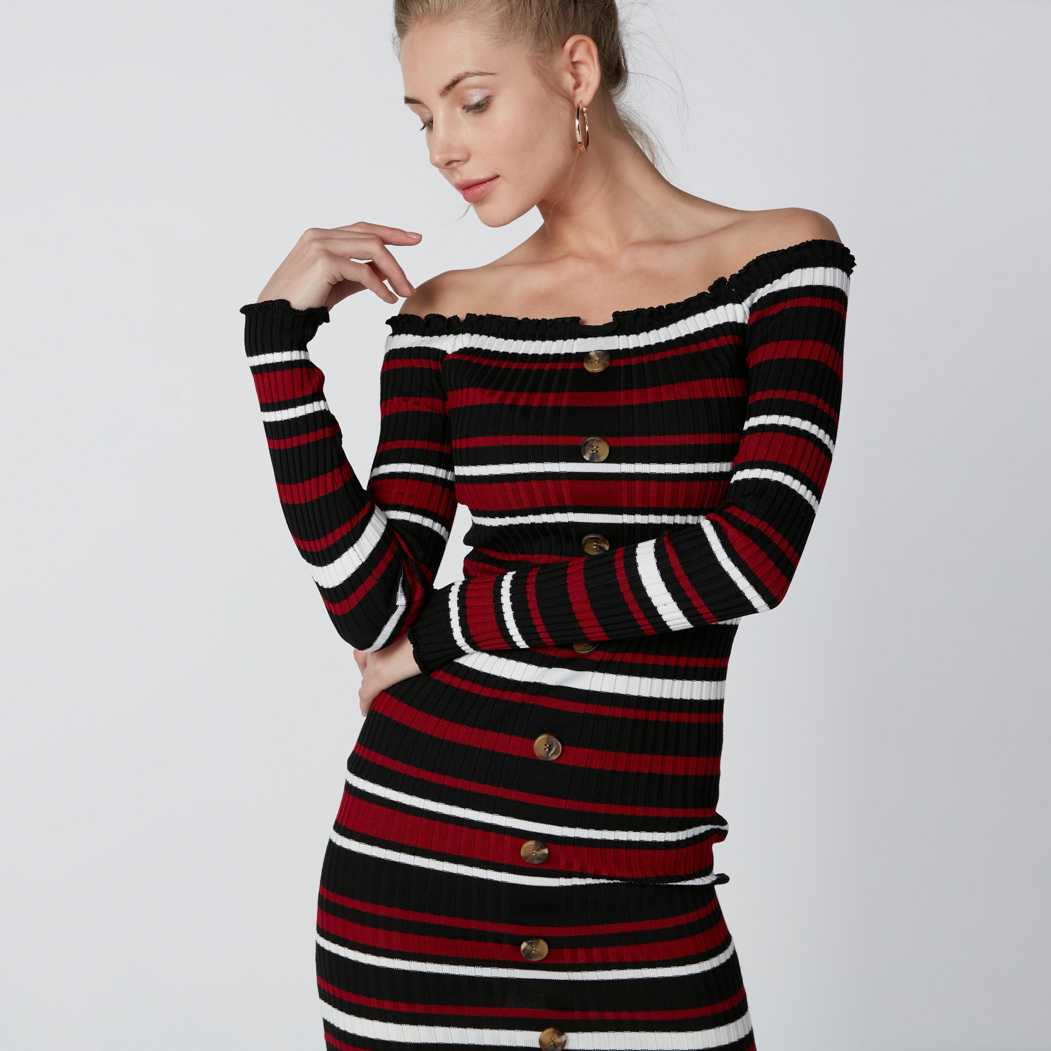 فستان قصير مقلّم بأكتاف مكشوفة وأكمام طويلة-women-clothing-dresses-image-4