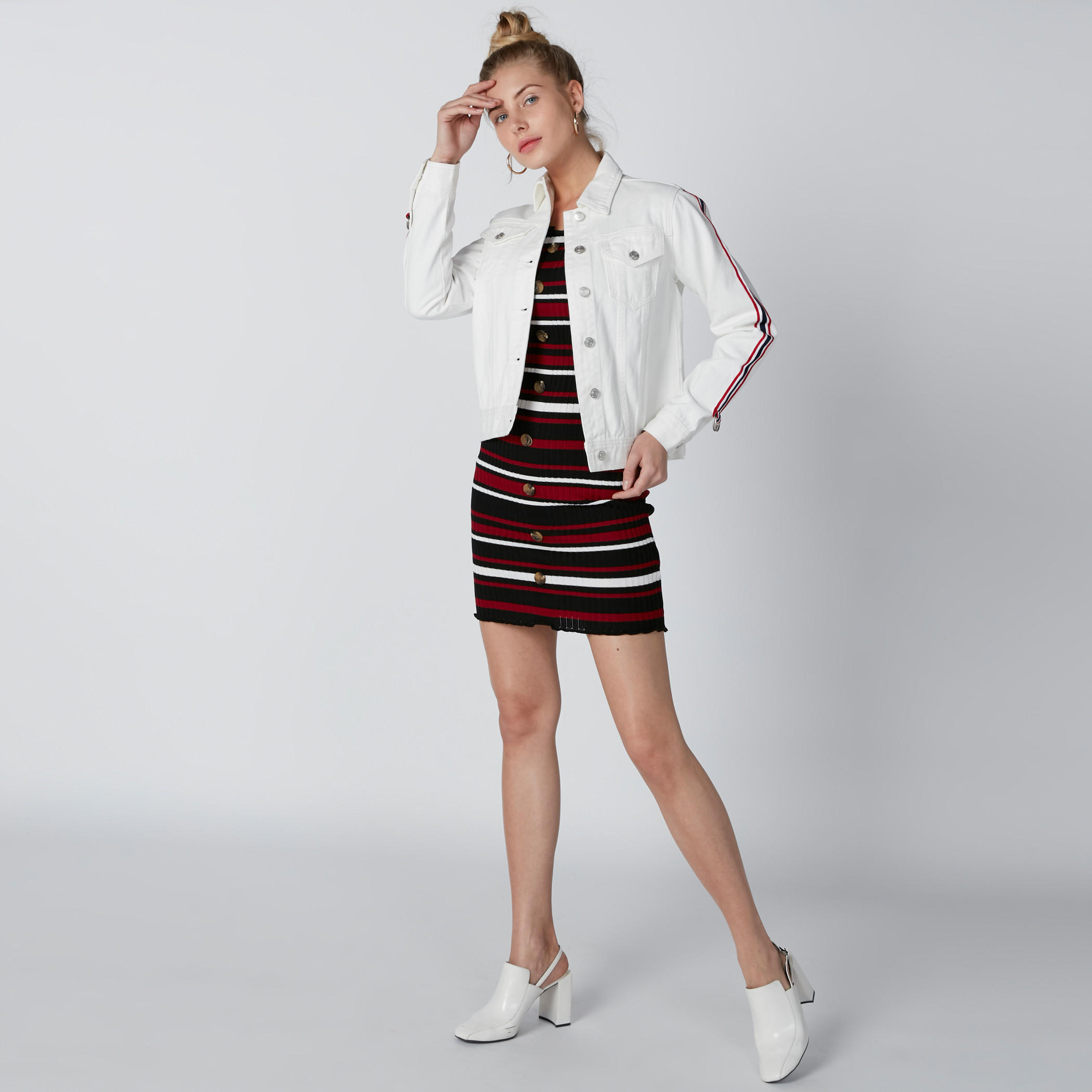 فستان قصير مقلّم بأكتاف مكشوفة وأكمام طويلة-women-clothing-dresses-image-1