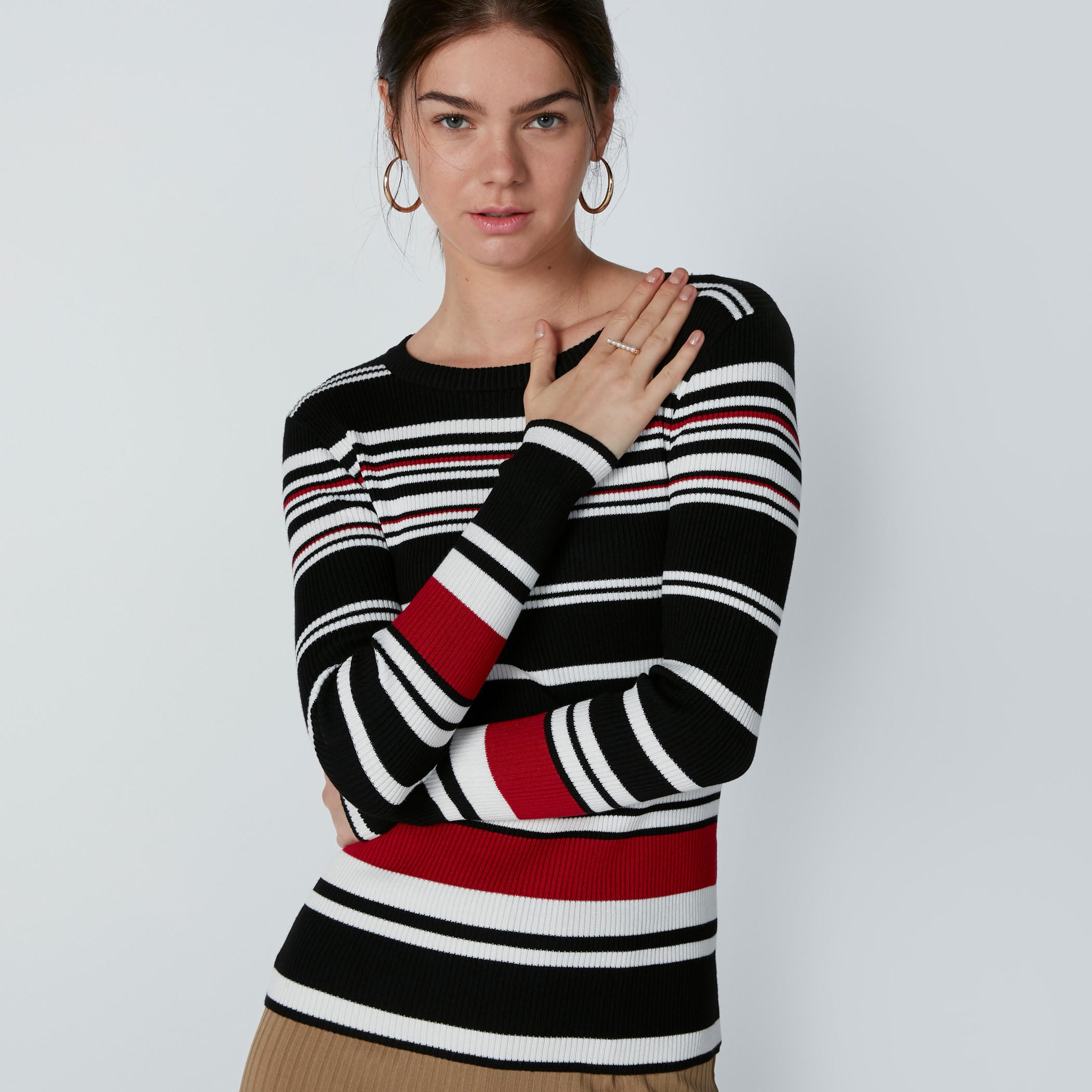 تيشيرت مقلم بياقة مستديرة وأكمام طويلة-women-clothing-tshirts-image-1