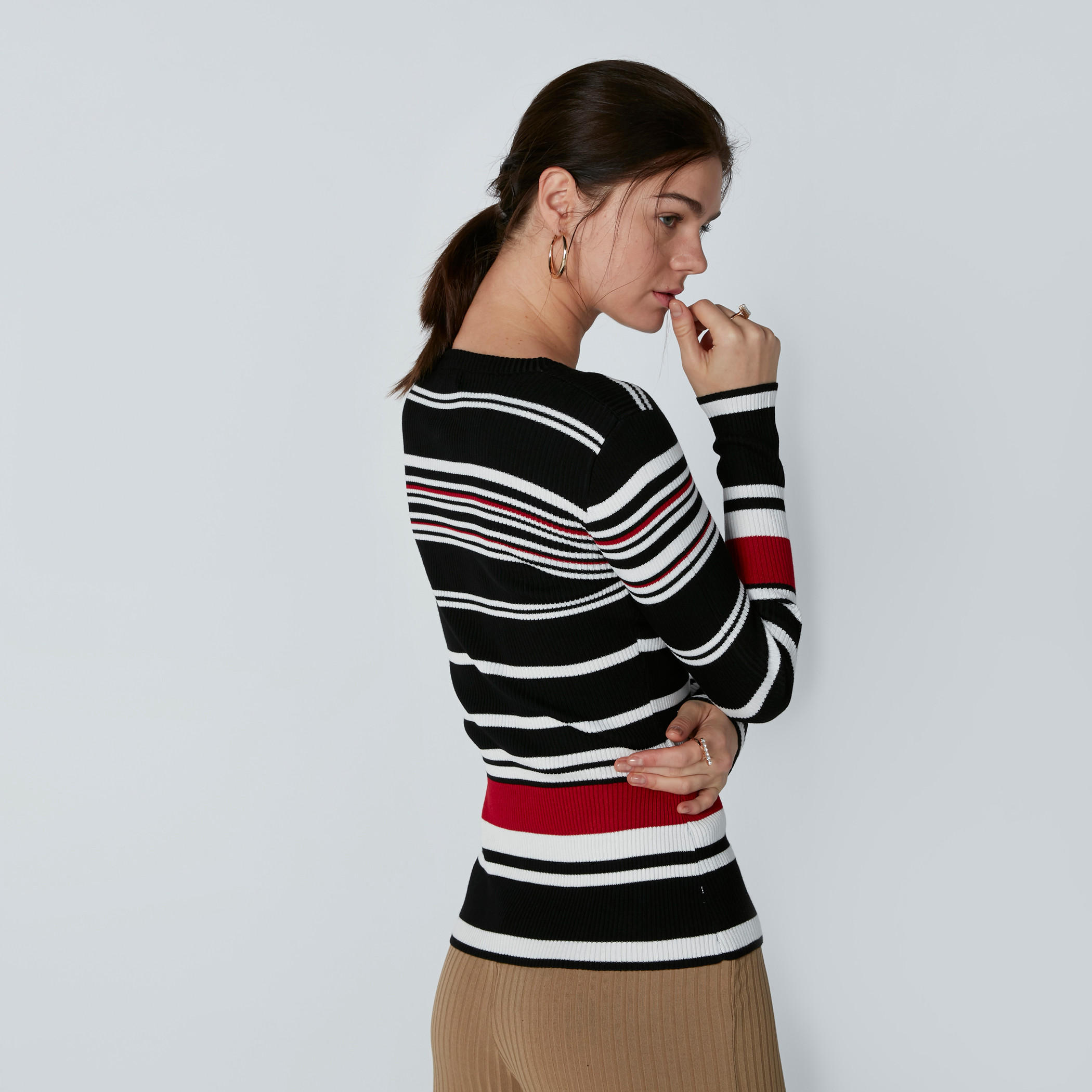 تيشيرت مقلم بياقة مستديرة وأكمام طويلة-women-clothing-tshirts-image-2