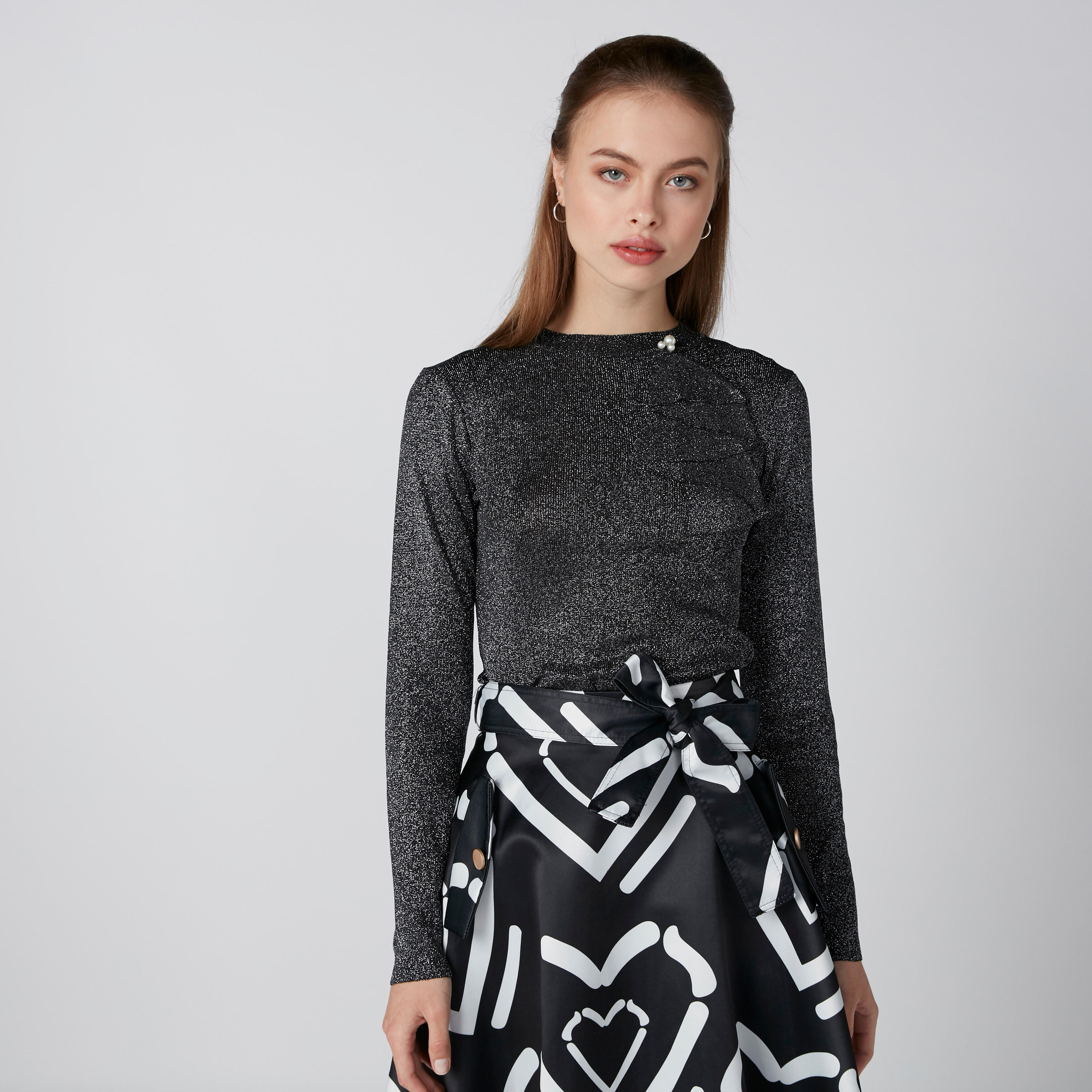 بلوزة بأكمام طويلة وتفاصيل لؤلؤ-women-clothing-shirtsandblouses-blouses-image-1