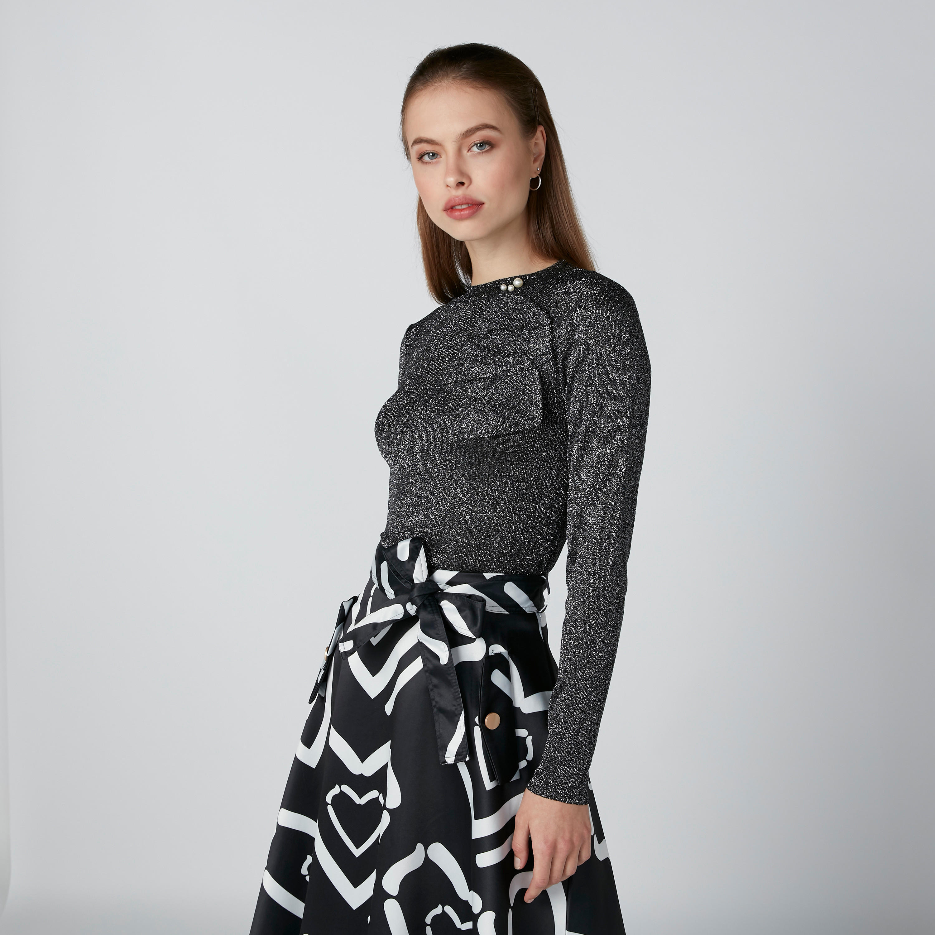بلوزة بأكمام طويلة وتفاصيل لؤلؤ-women-clothing-shirtsandblouses-blouses-image-3