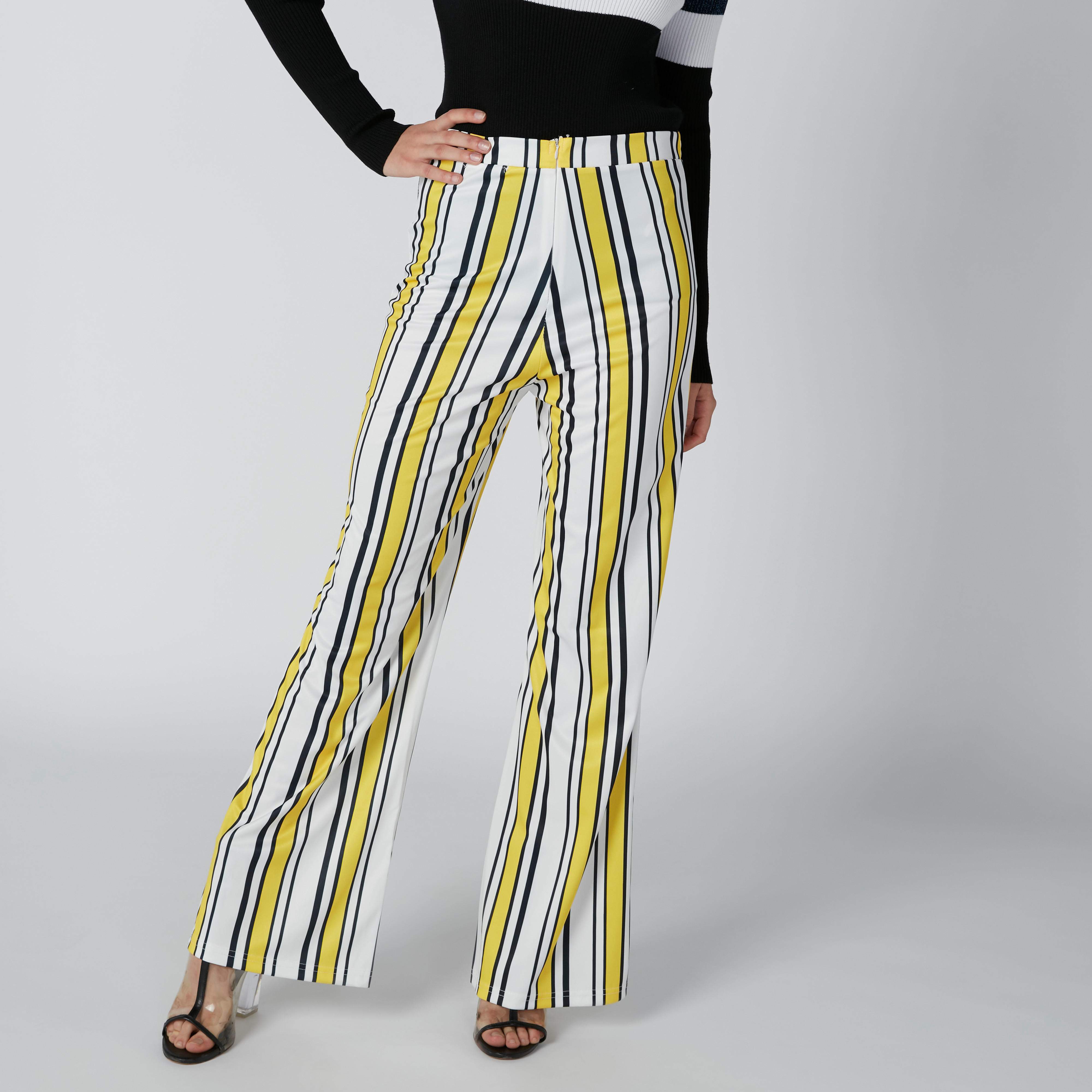 بنطال مقلّم بقصّة واسعة وخصر مطاطي-women-clothing-bottoms-trousers-image-1