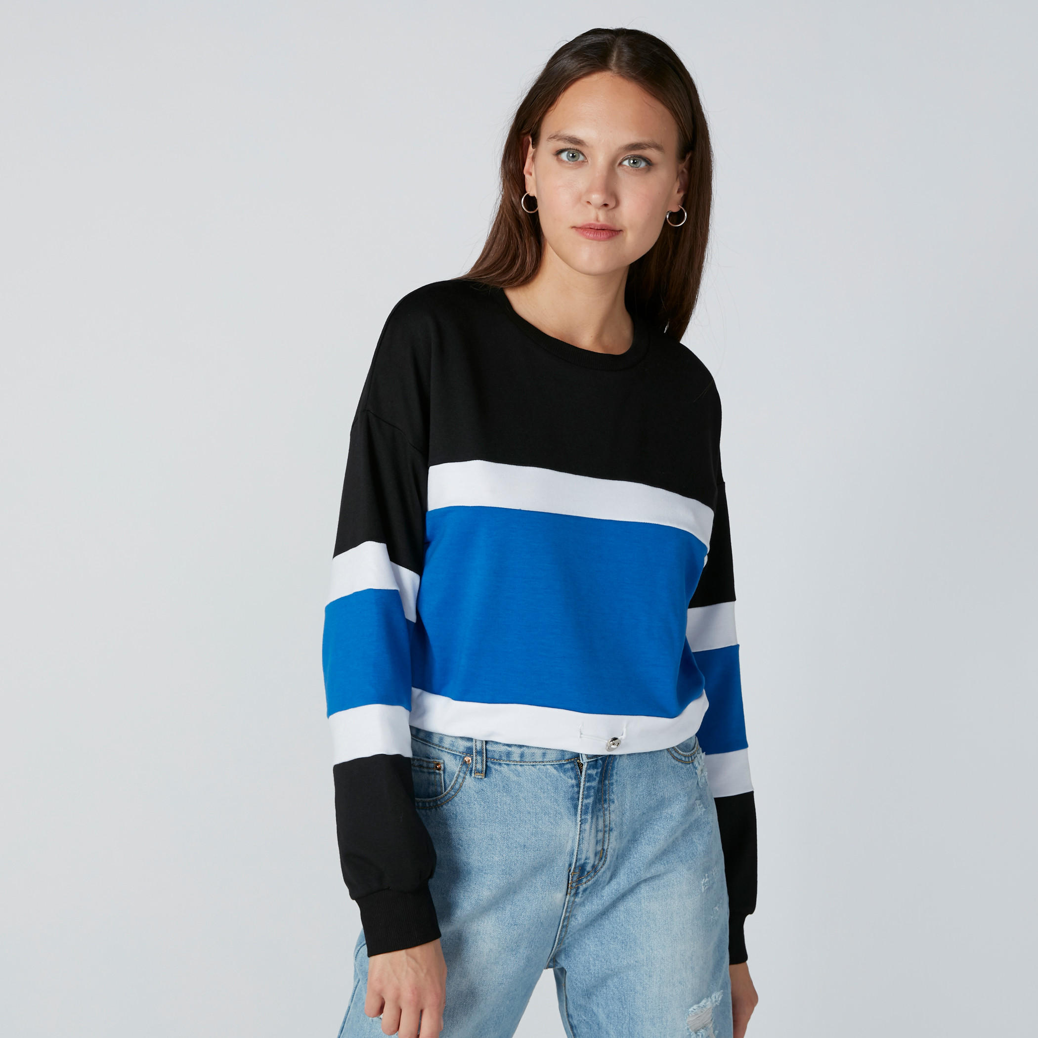 بلوزة بياقة مستديرة وأكمام طويلة وأزرار-women-clothing-tshirts-image-1