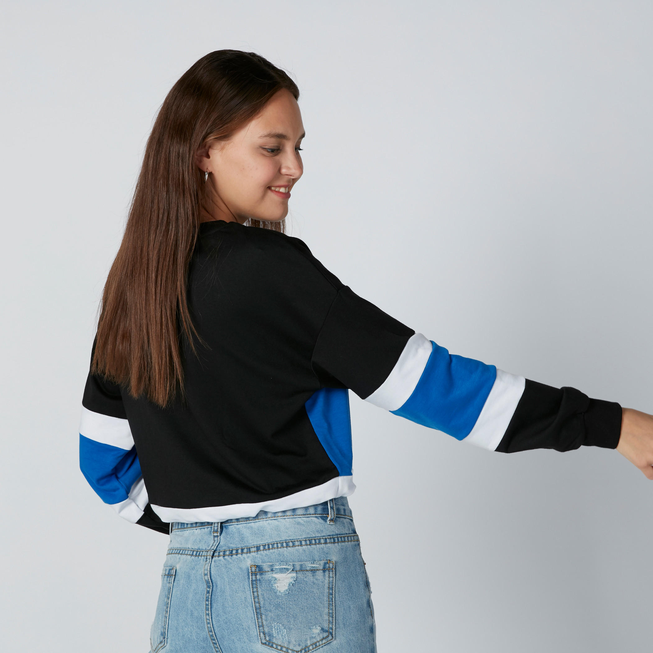 بلوزة بياقة مستديرة وأكمام طويلة وأزرار-women-clothing-tshirts-image-2