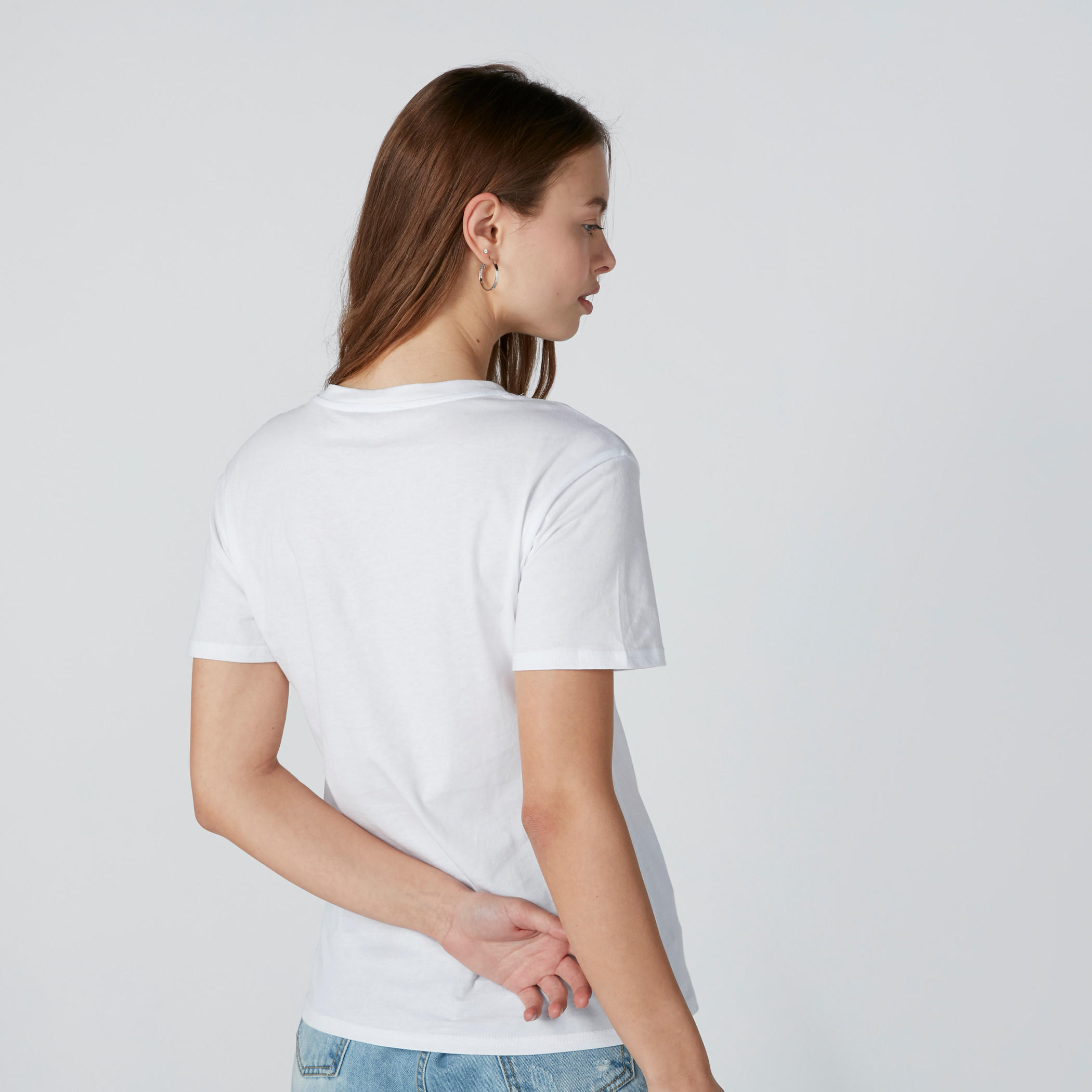 تيشيرت مزيّن بياقة مستديرة وأكمام قصيرة-women-clothing-tshirts-image-2