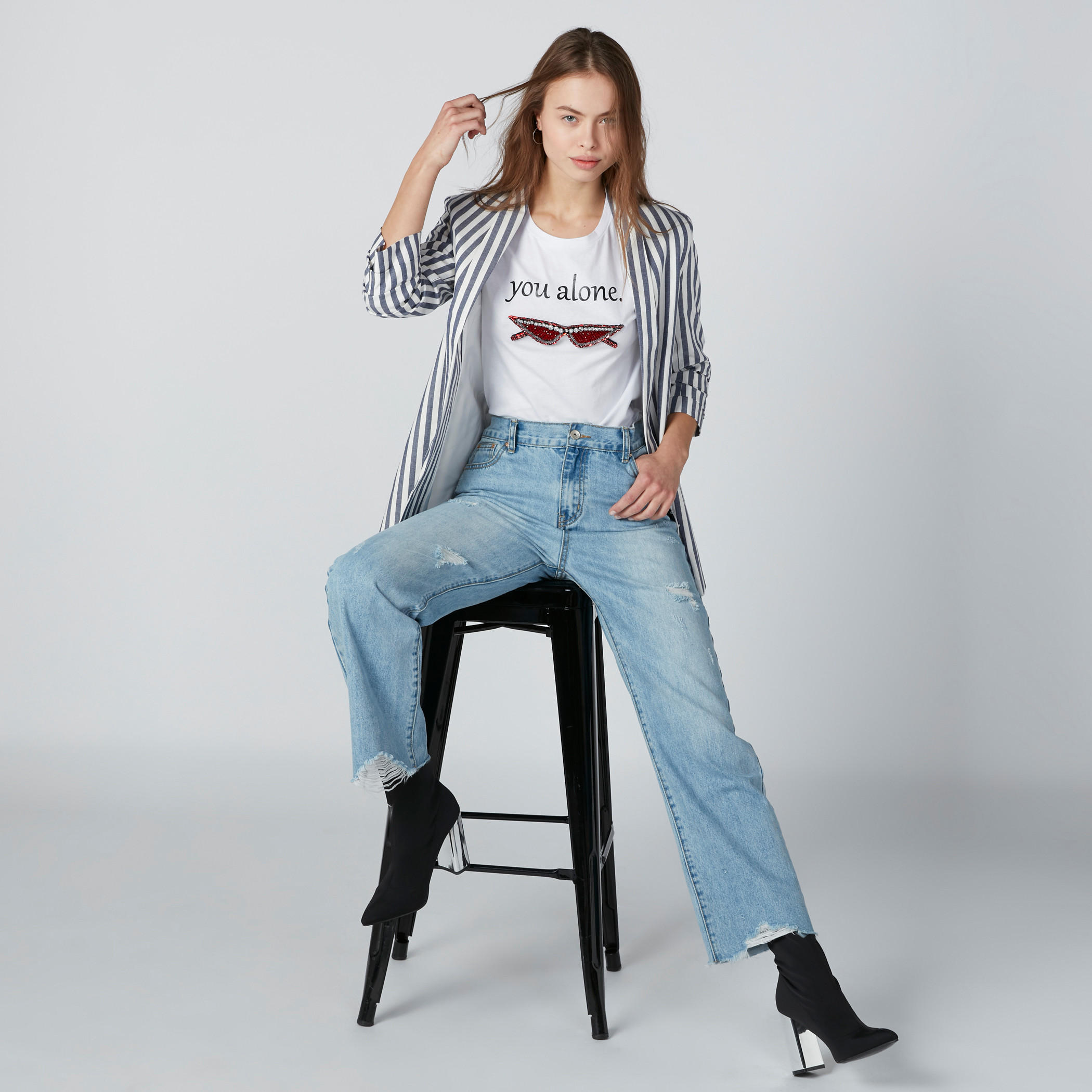 تيشيرت مزيّن بياقة مستديرة وأكمام قصيرة-women-clothing-tshirts-image-3