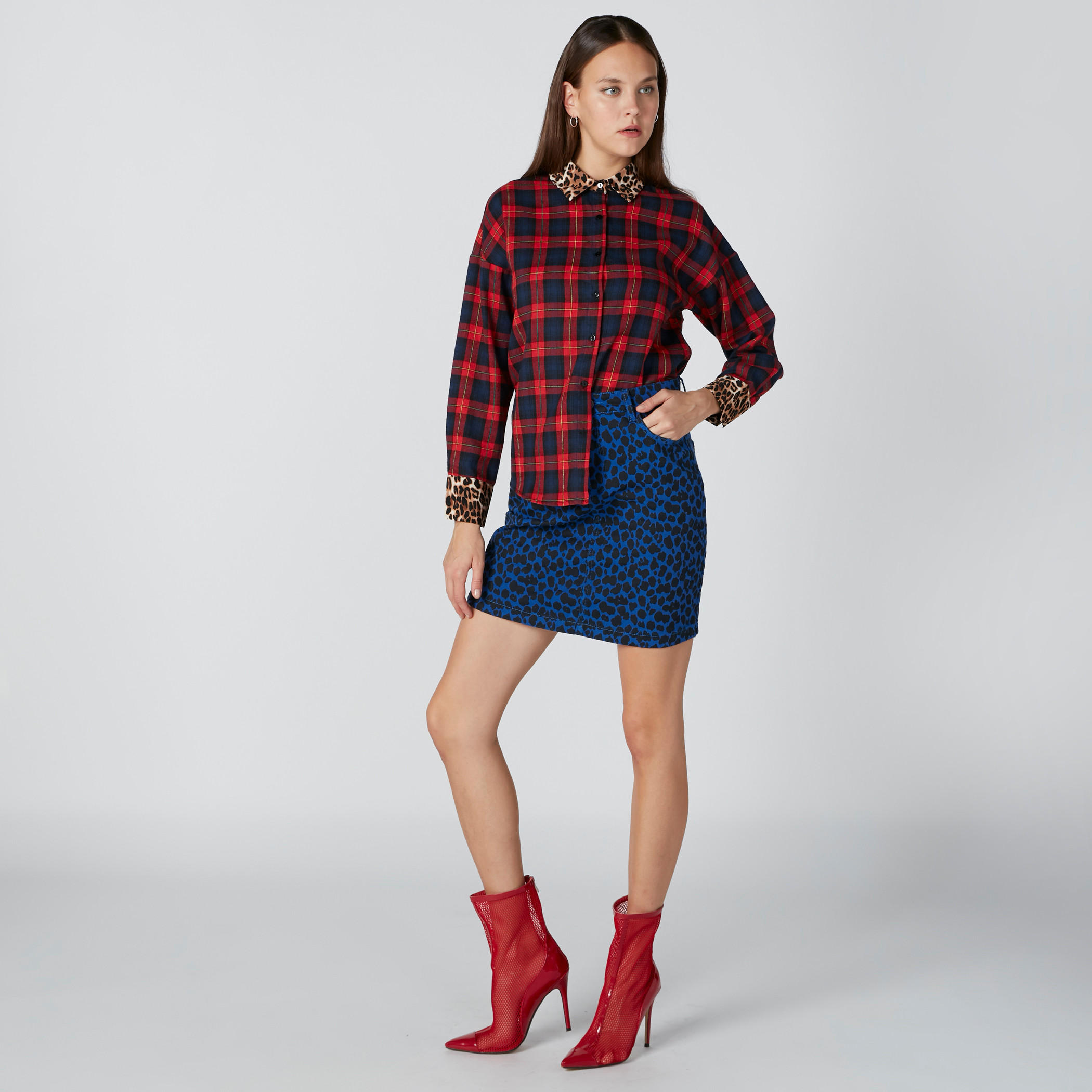 قميص كاروهات بأكمام طويلة وأزرار-women-clothing-shirtsandblouses-shirts-image-1
