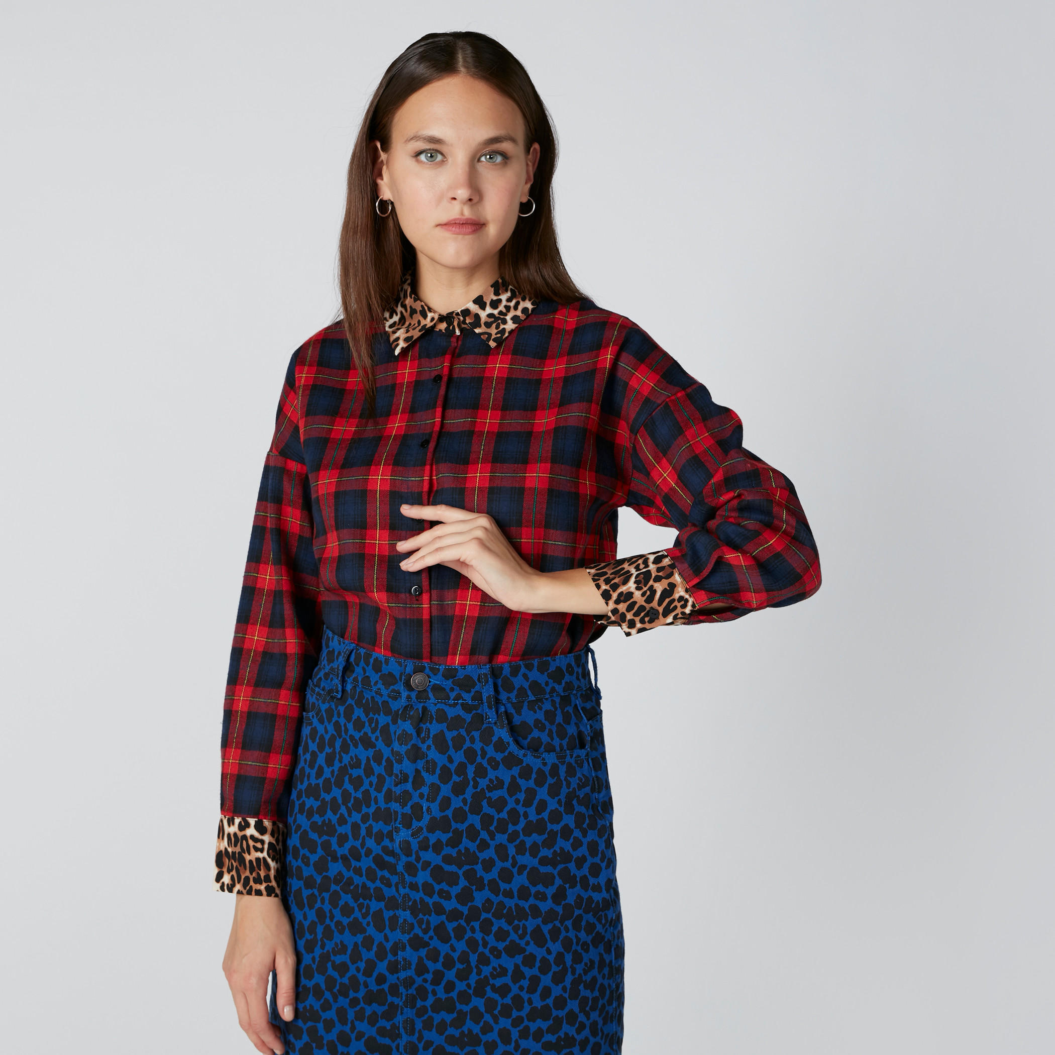 قميص كاروهات بأكمام طويلة وأزرار-women-clothing-shirtsandblouses-shirts-image-3