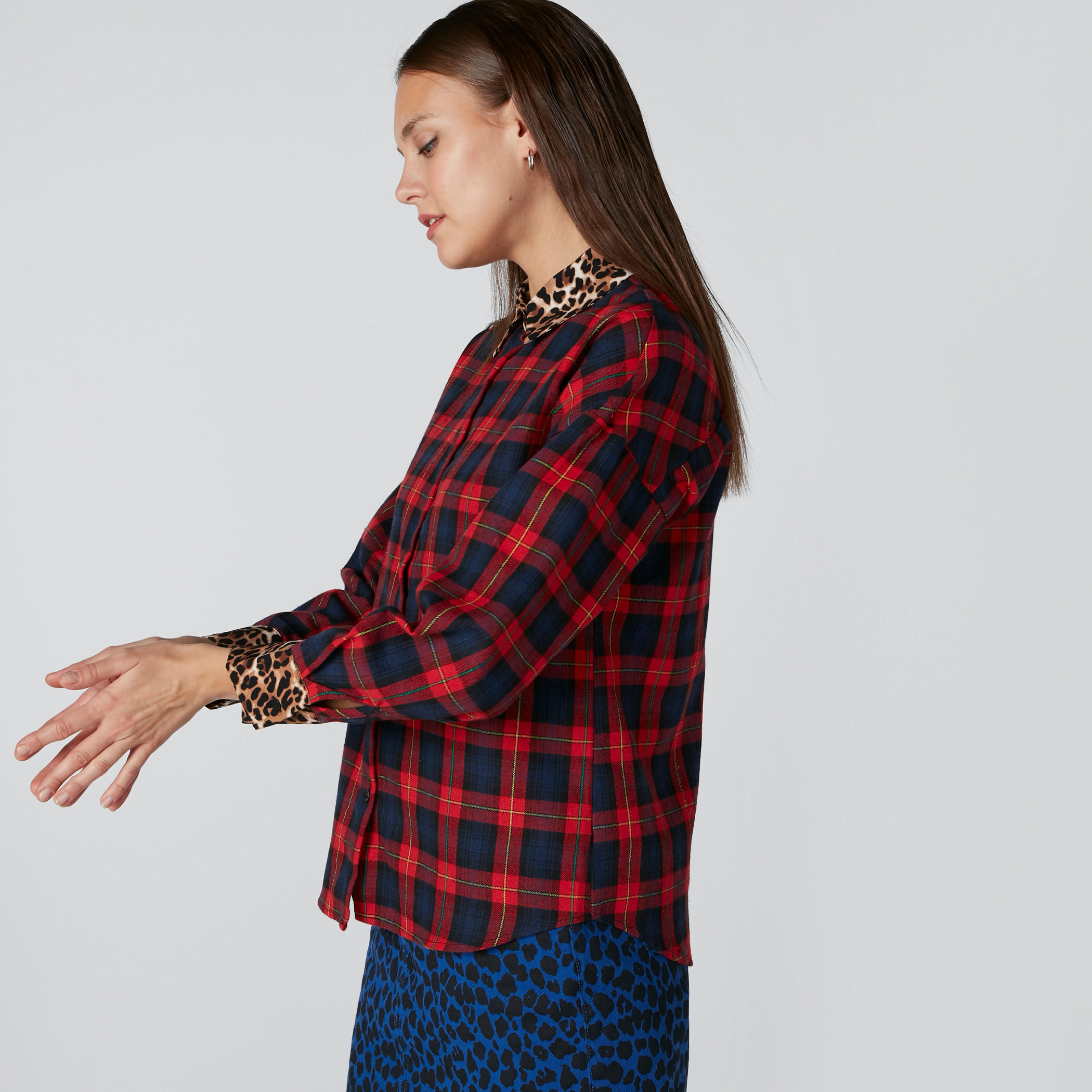 قميص كاروهات بأكمام طويلة وأزرار-women-clothing-shirtsandblouses-shirts-image-4
