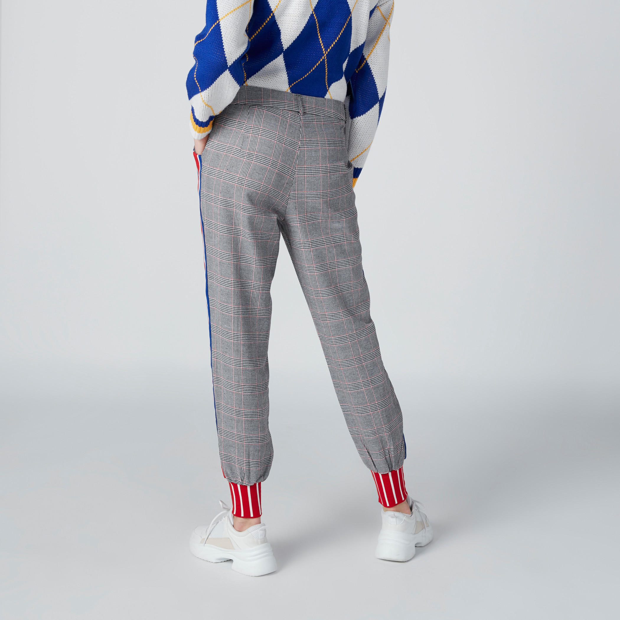 بنطال رياضي كاروهات طويل بأساور مطّاطية وجيوب-women-clothing-bottoms-joggers-image-2
