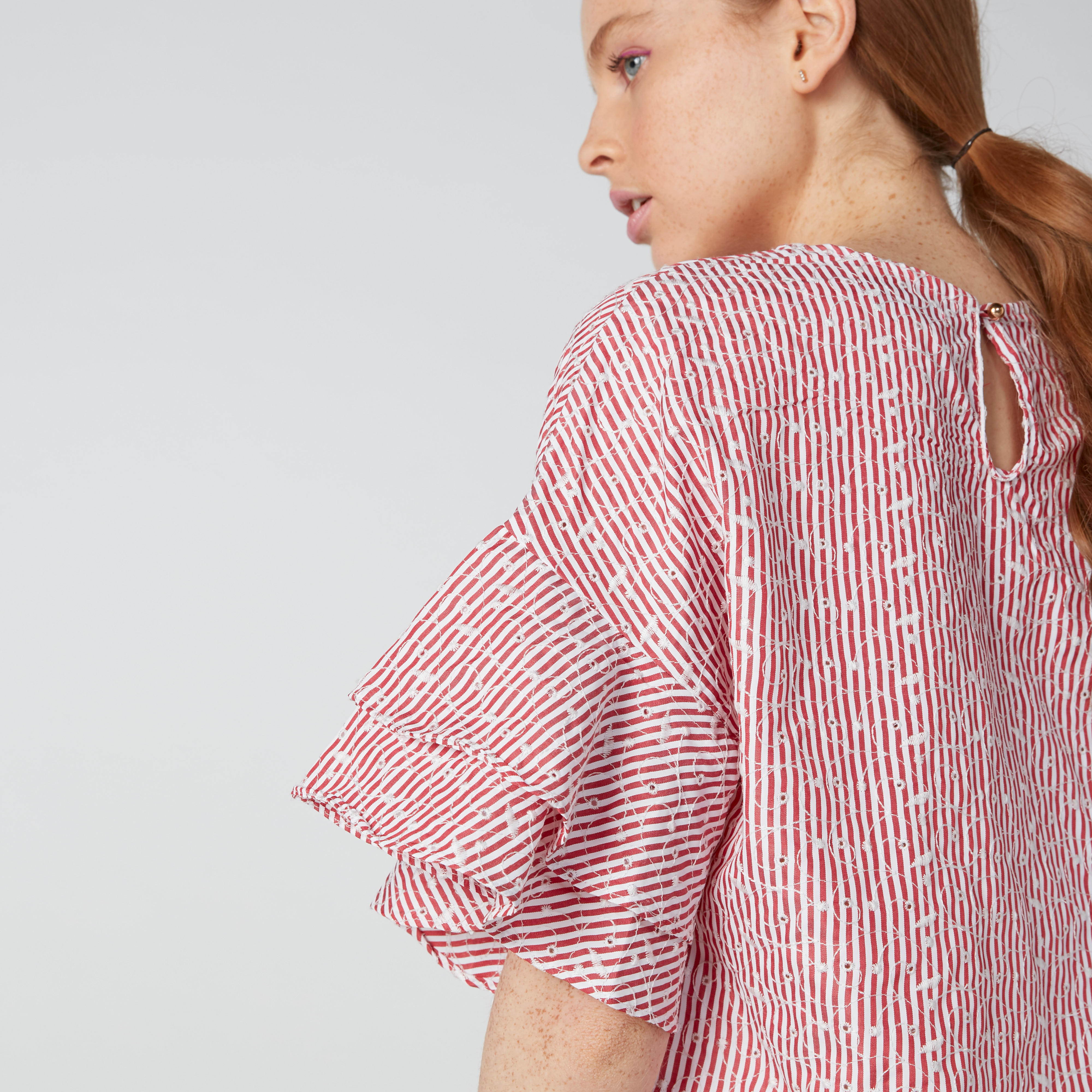 بلوزة مقلّمة بياقة مستديرة وأكمام كشكش متعددة الطبقات-women-clothing-shirtsandblouses-blouses-image-5