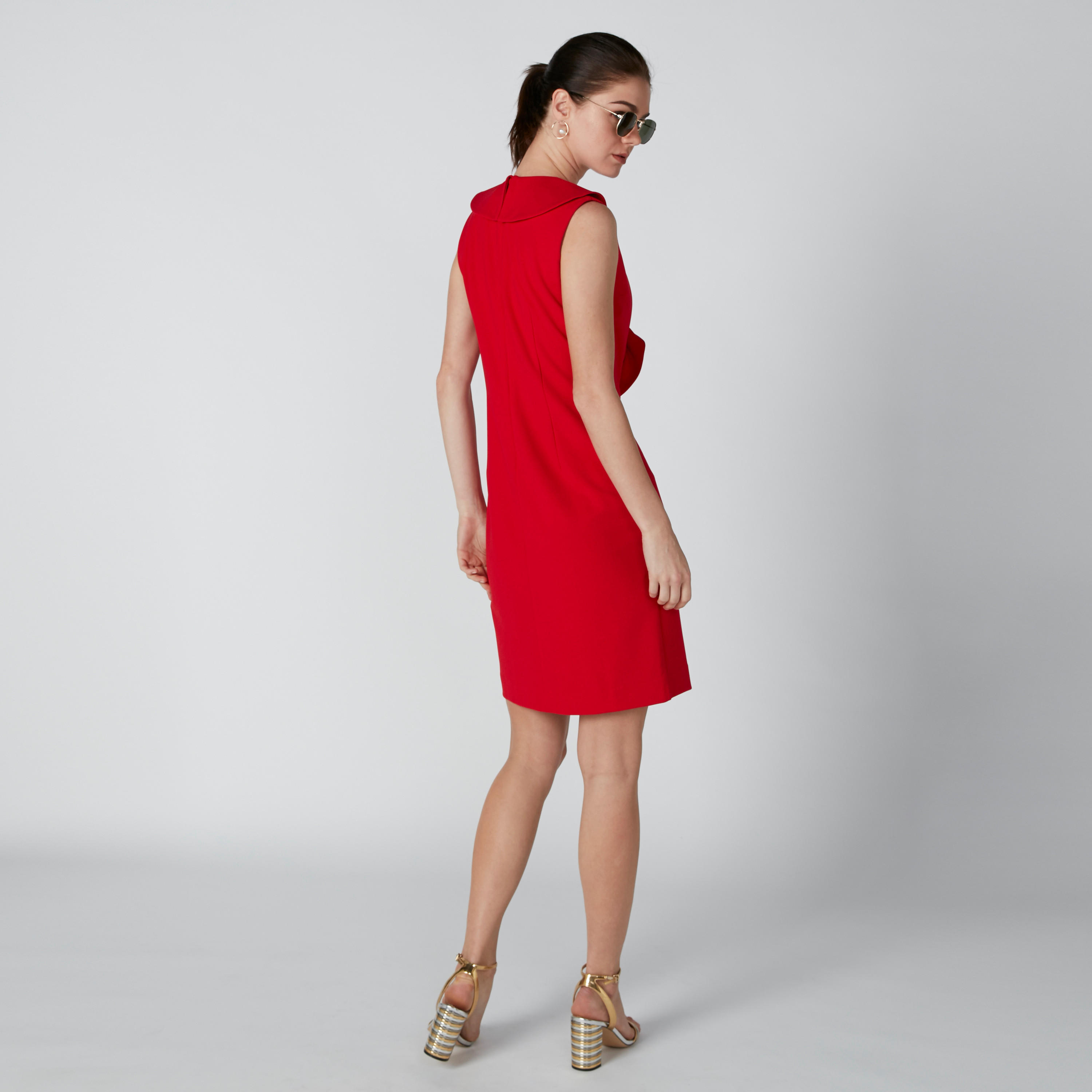 فستان متوسط الطول دون أكمام بفتحة أمامية وتفاصيل كشكش-women-clothing-dresses-image-2