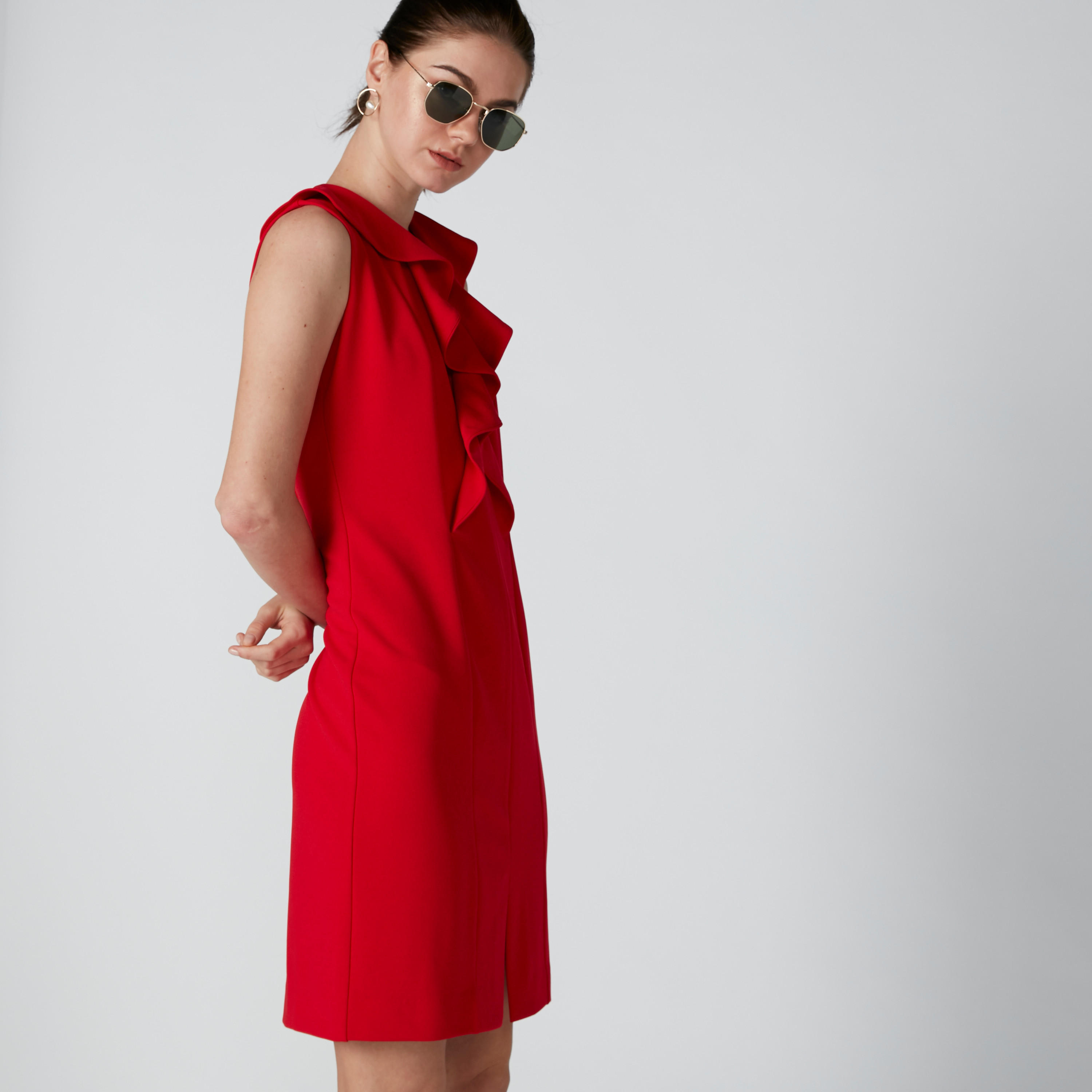 فستان متوسط الطول دون أكمام بفتحة أمامية وتفاصيل كشكش-women-clothing-dresses-image-3