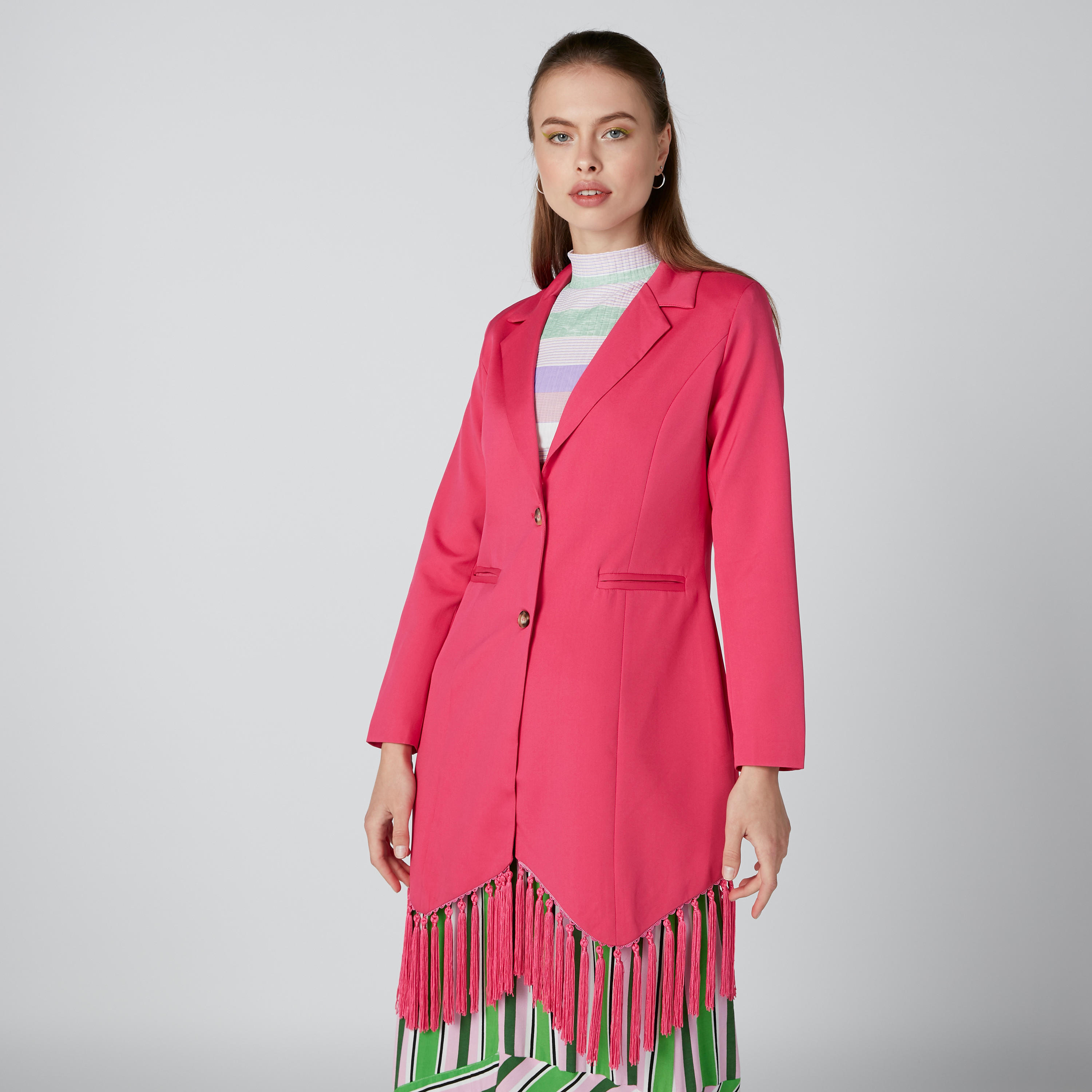 جاكيت بليزر طويل بأكمام طويلة وتفاصيل جيب وشرّابات-women-clothing-coatsandjackets-blazers-image-1