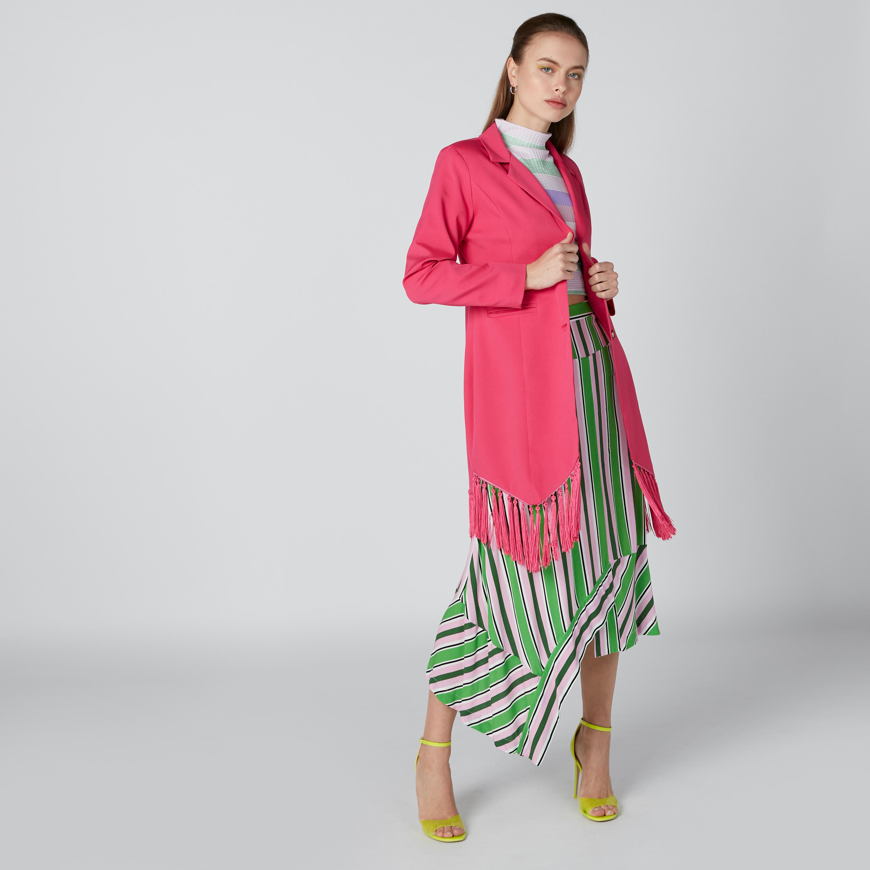 جاكيت بليزر طويل بأكمام طويلة وتفاصيل جيب وشرّابات-women-clothing-coatsandjackets-blazers-image-2