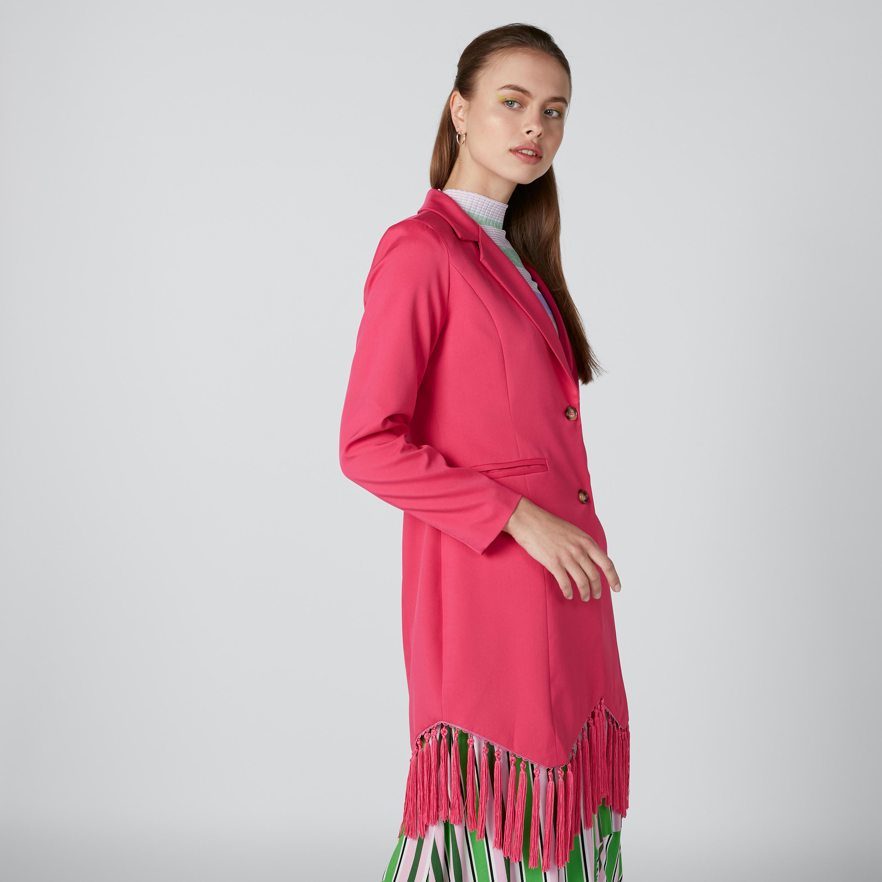 جاكيت بليزر طويل بأكمام طويلة وتفاصيل جيب وشرّابات-women-clothing-coatsandjackets-blazers-image-4