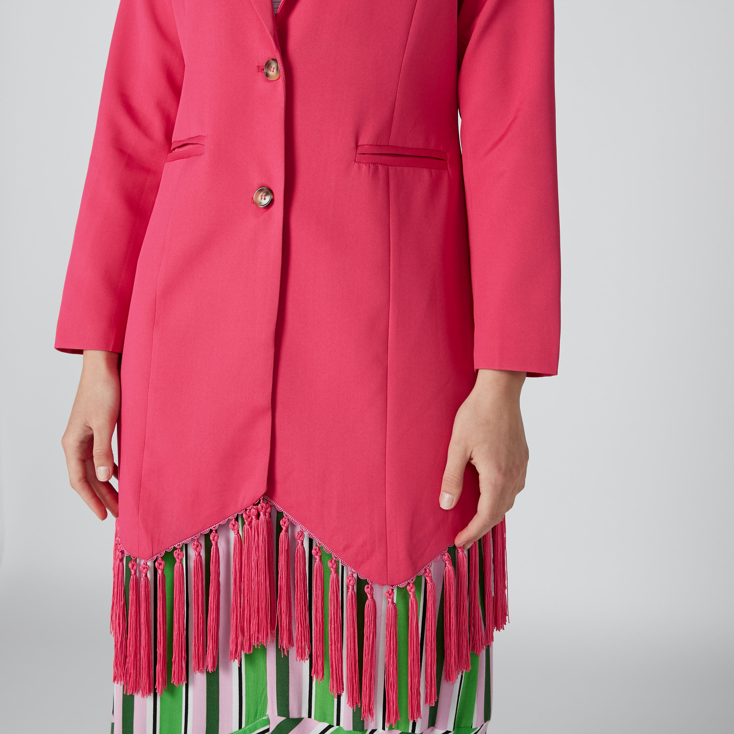 جاكيت بليزر طويل بأكمام طويلة وتفاصيل جيب وشرّابات-women-clothing-coatsandjackets-blazers-image-5