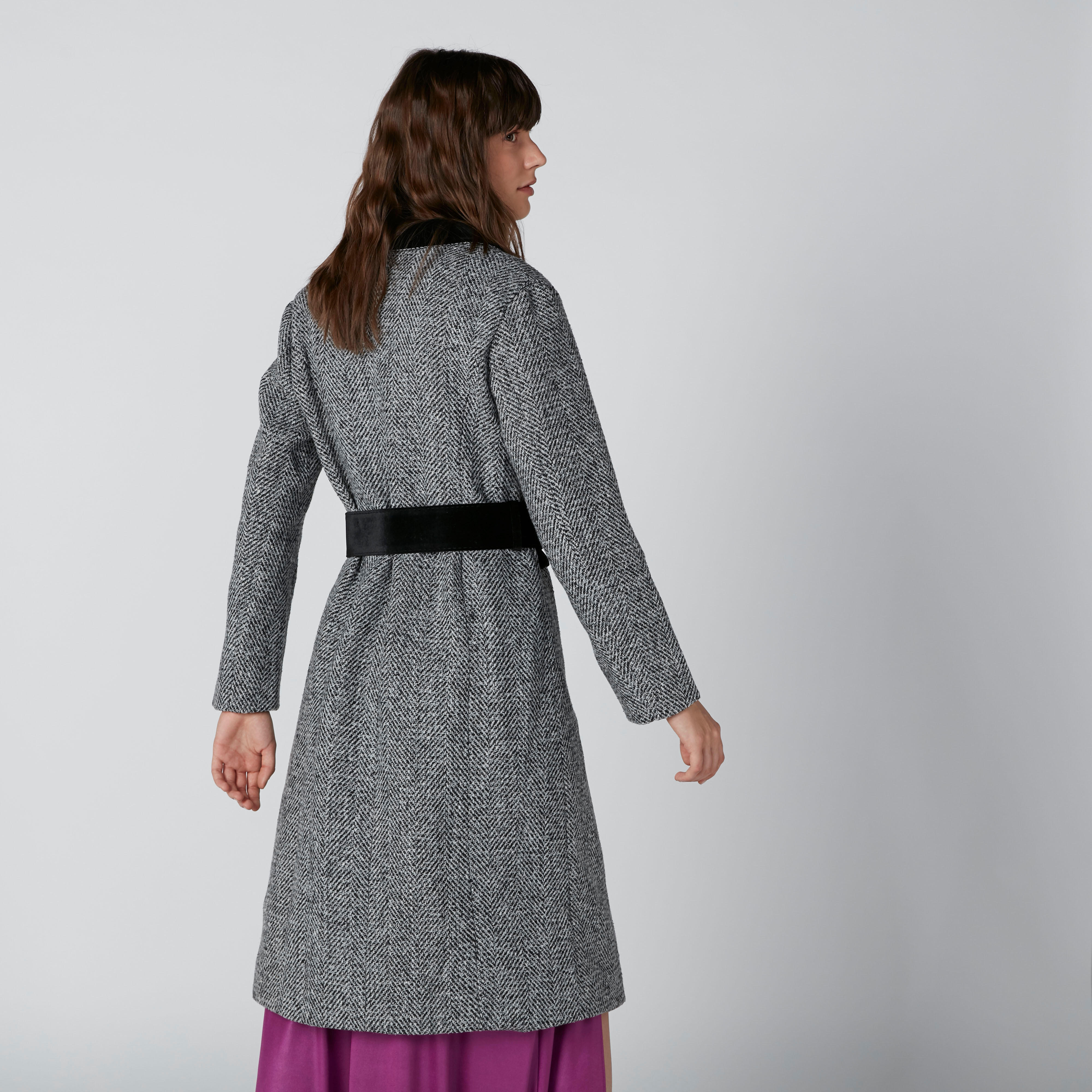 معطف طويل بقصّة عادية بأكمام طويلة-women-clothing-coatsandjackets-coats-image-4