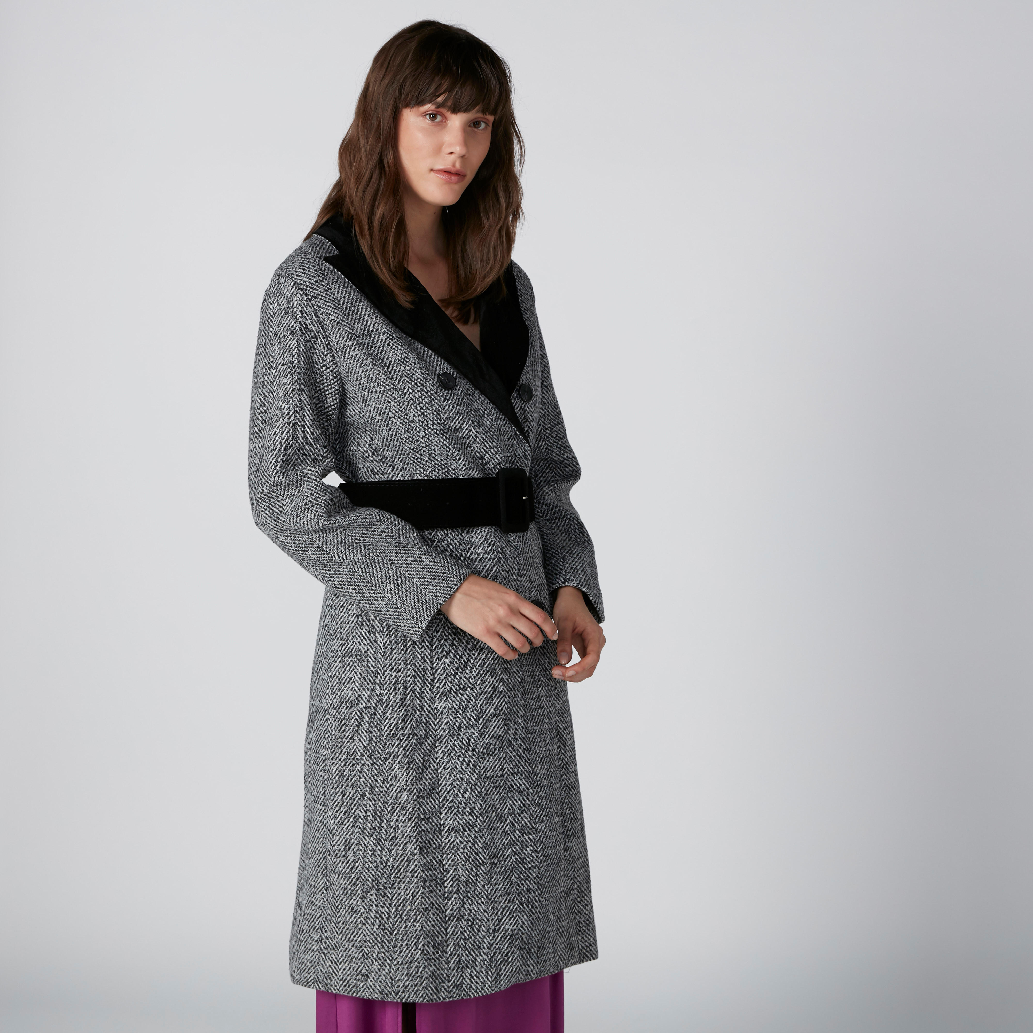 معطف طويل بقصّة عادية بأكمام طويلة-women-clothing-coatsandjackets-coats-image-2