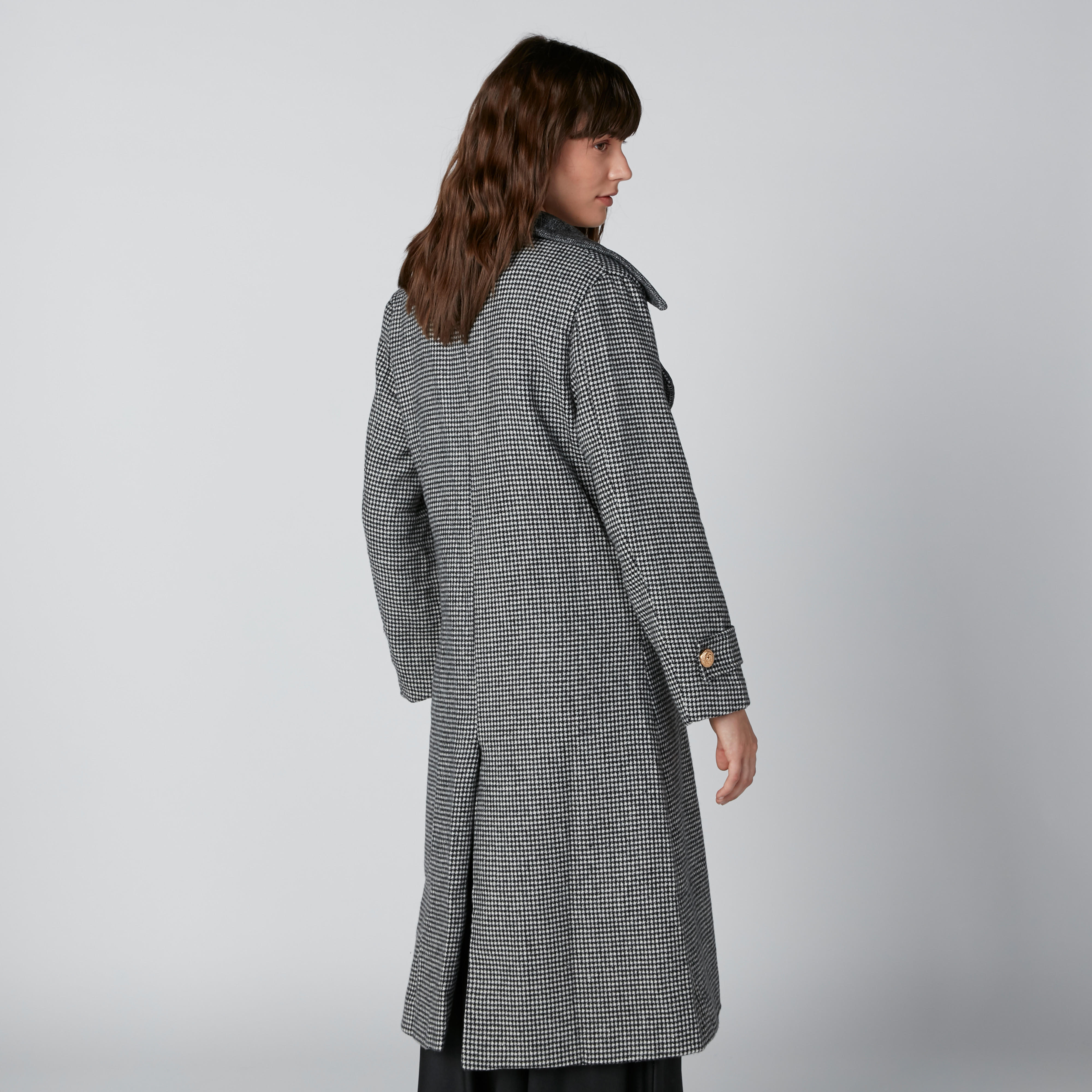 معطف كاروهات طويل بأكمام طويلة وزر إغلاق-women-clothing-coatsandjackets-coats-image-5