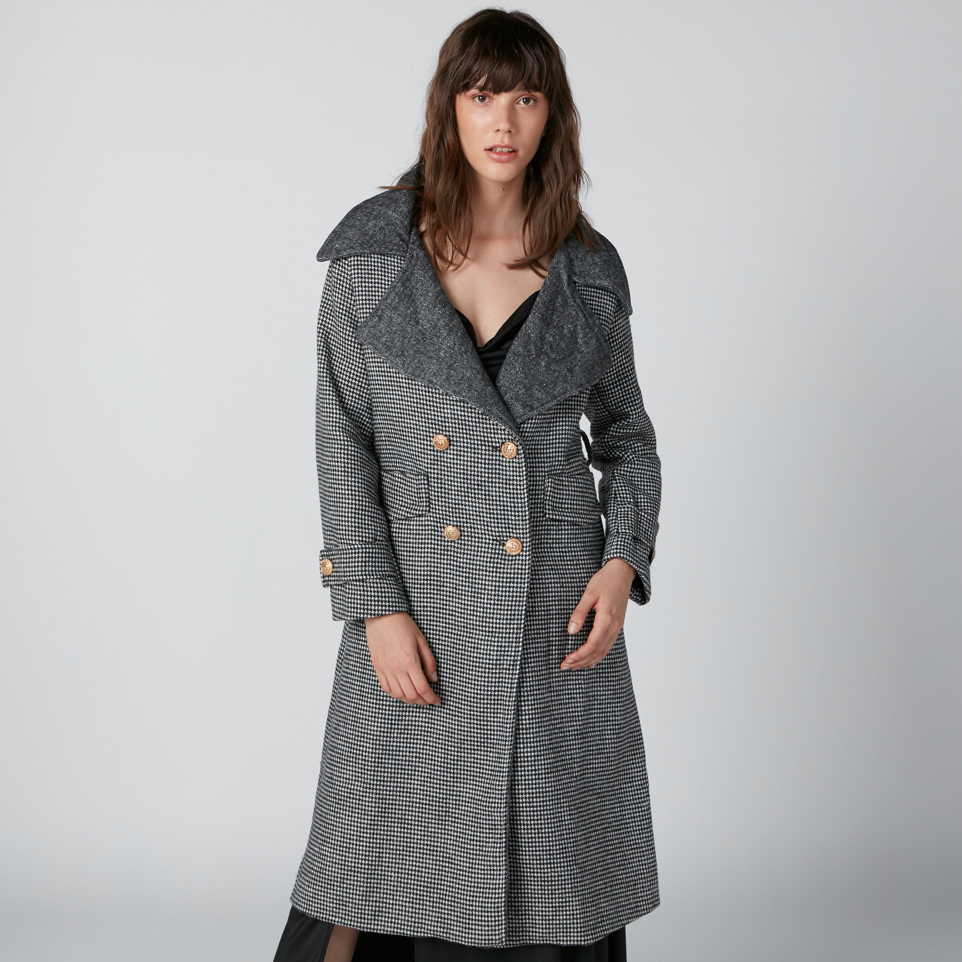 معطف كاروهات طويل بأكمام طويلة وزر إغلاق-women-clothing-coatsandjackets-coats-image-4