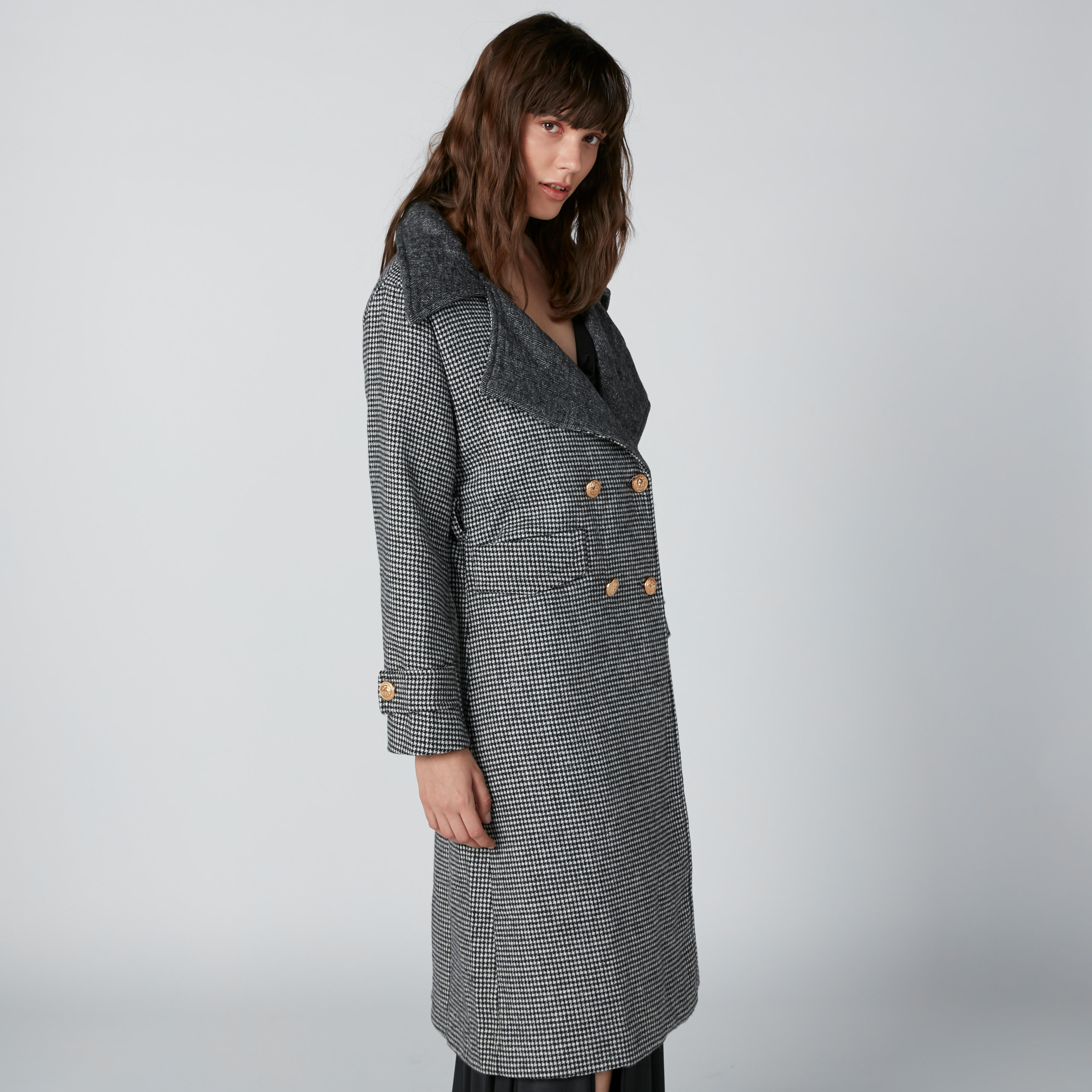 معطف كاروهات طويل بأكمام طويلة وزر إغلاق-women-clothing-coatsandjackets-coats-image-3