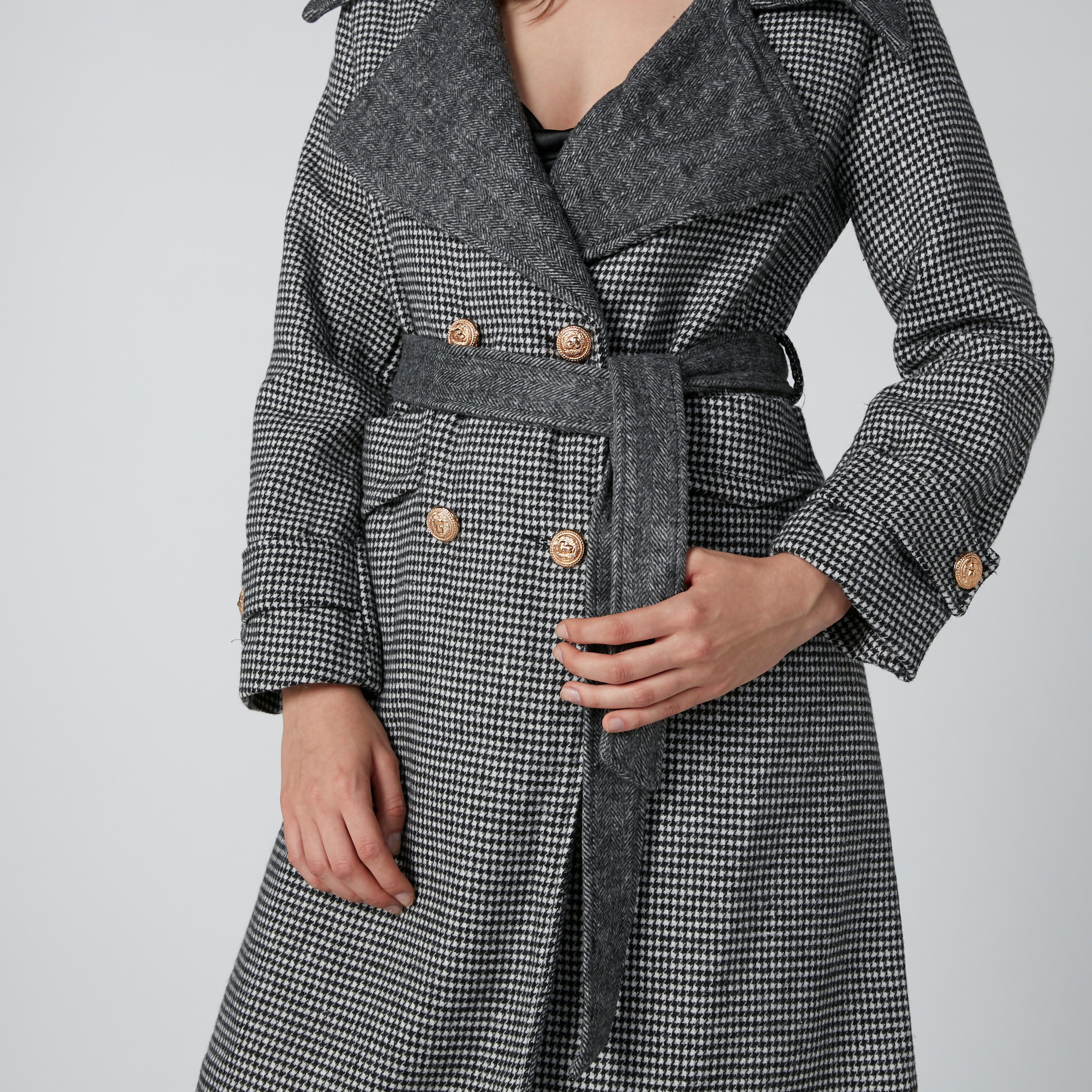 معطف كاروهات طويل بأكمام طويلة وزر إغلاق-women-clothing-coatsandjackets-coats-image-2