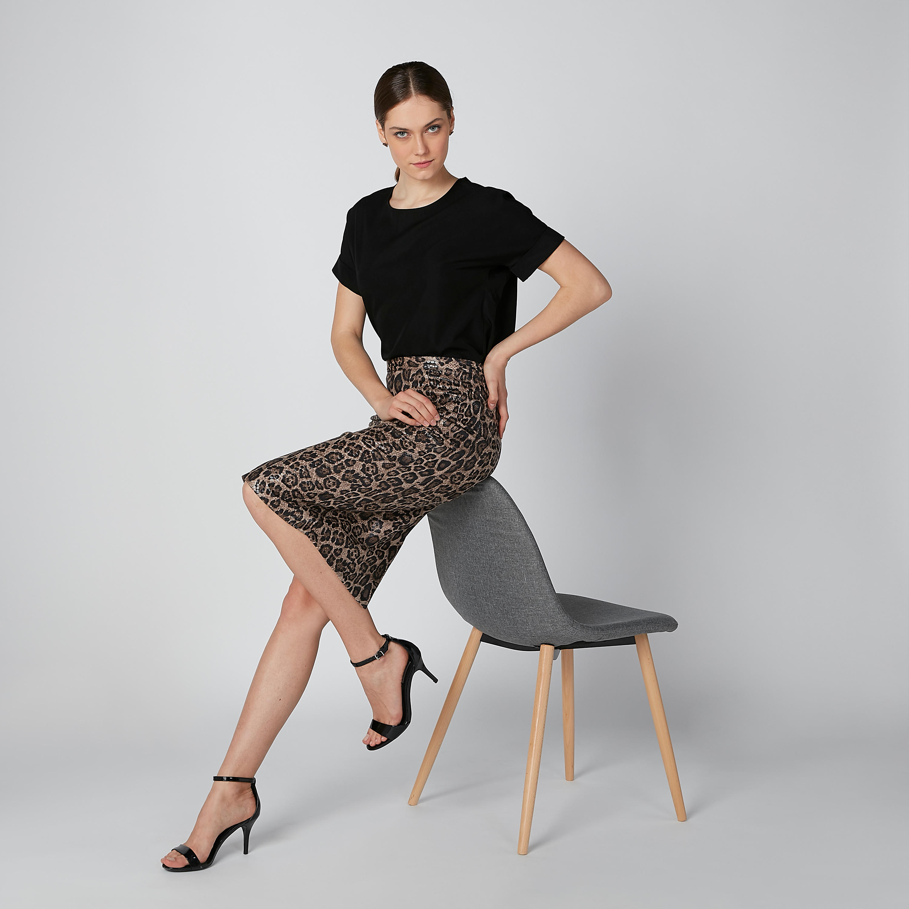 تنورة بقصّة ضيّقة وطبعات حيوانات-women-clothing-bottoms-skirts-image-5