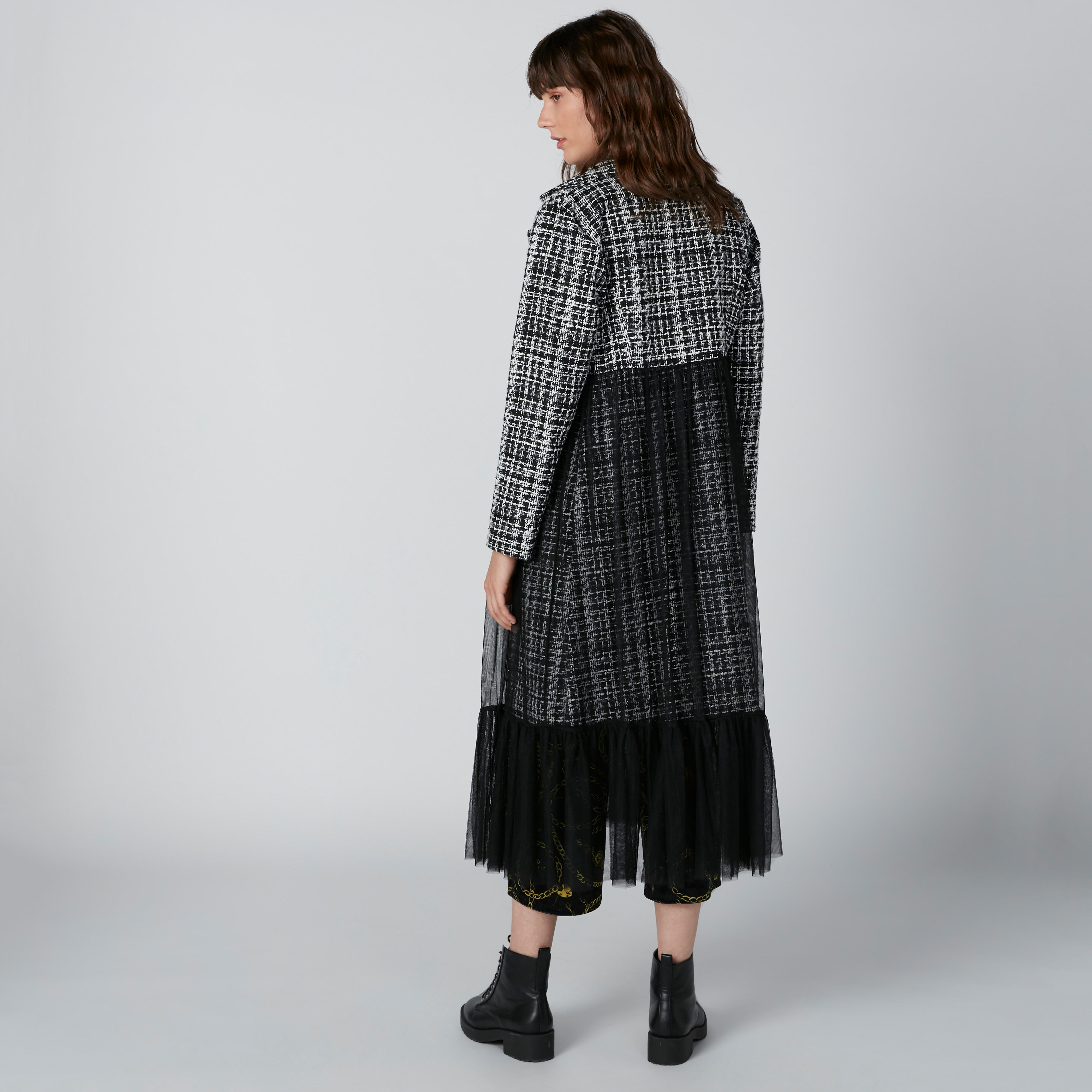 معطف طويل بأكمام طويلة وتفاصيل شبكية-women-clothing-coatsandjackets-coats-image-2
