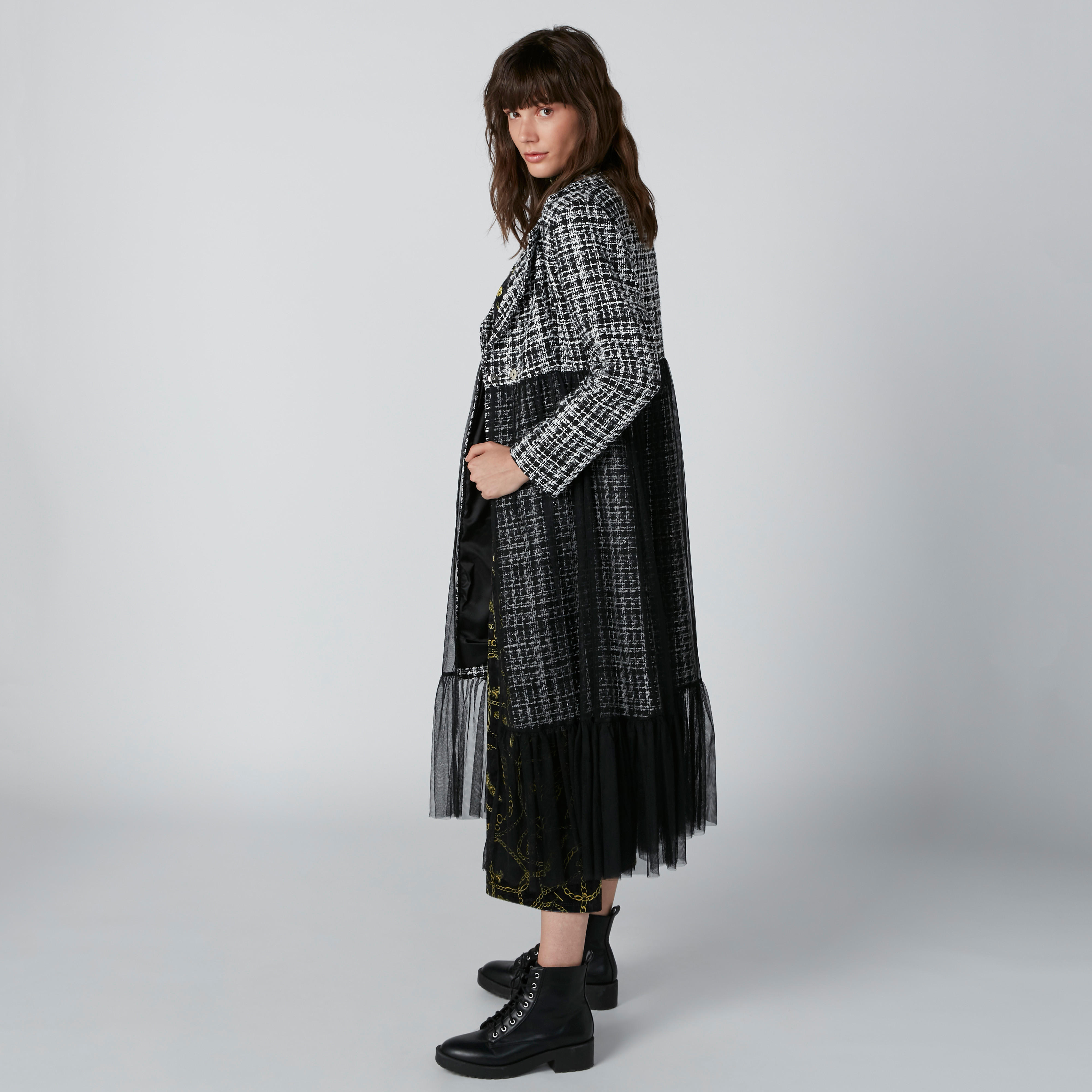 معطف طويل بأكمام طويلة وتفاصيل شبكية-women-clothing-coatsandjackets-coats-image-3