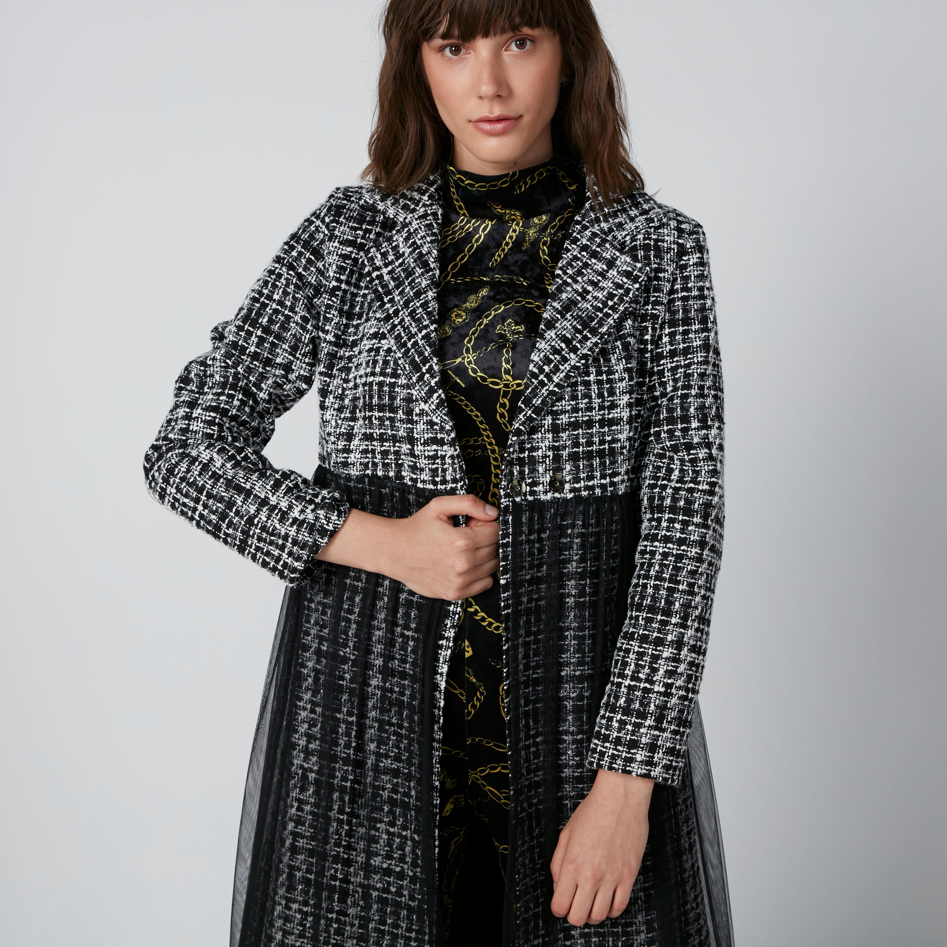 معطف طويل بأكمام طويلة وتفاصيل شبكية-women-clothing-coatsandjackets-coats-image-4