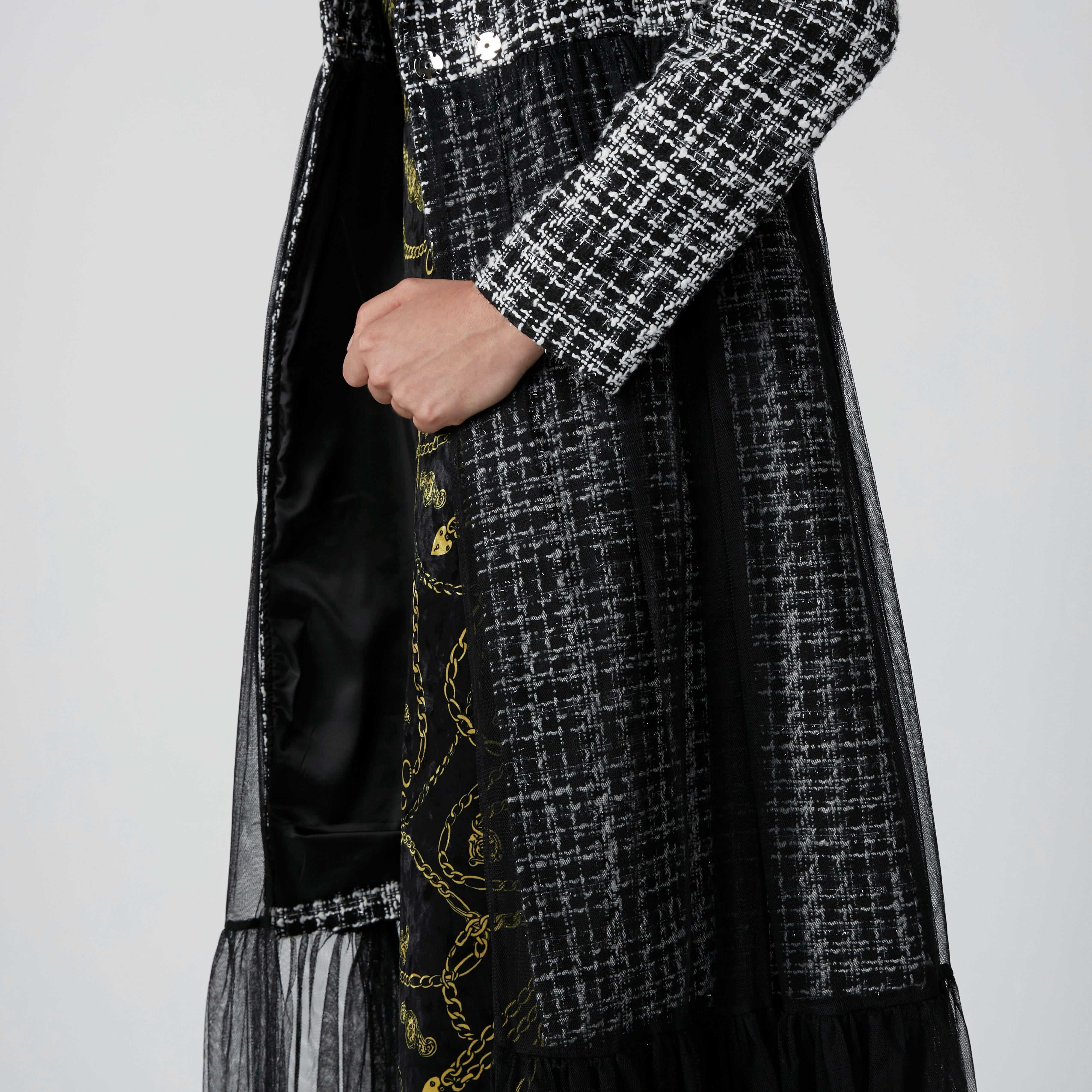 معطف طويل بأكمام طويلة وتفاصيل شبكية-women-clothing-coatsandjackets-coats-image-5