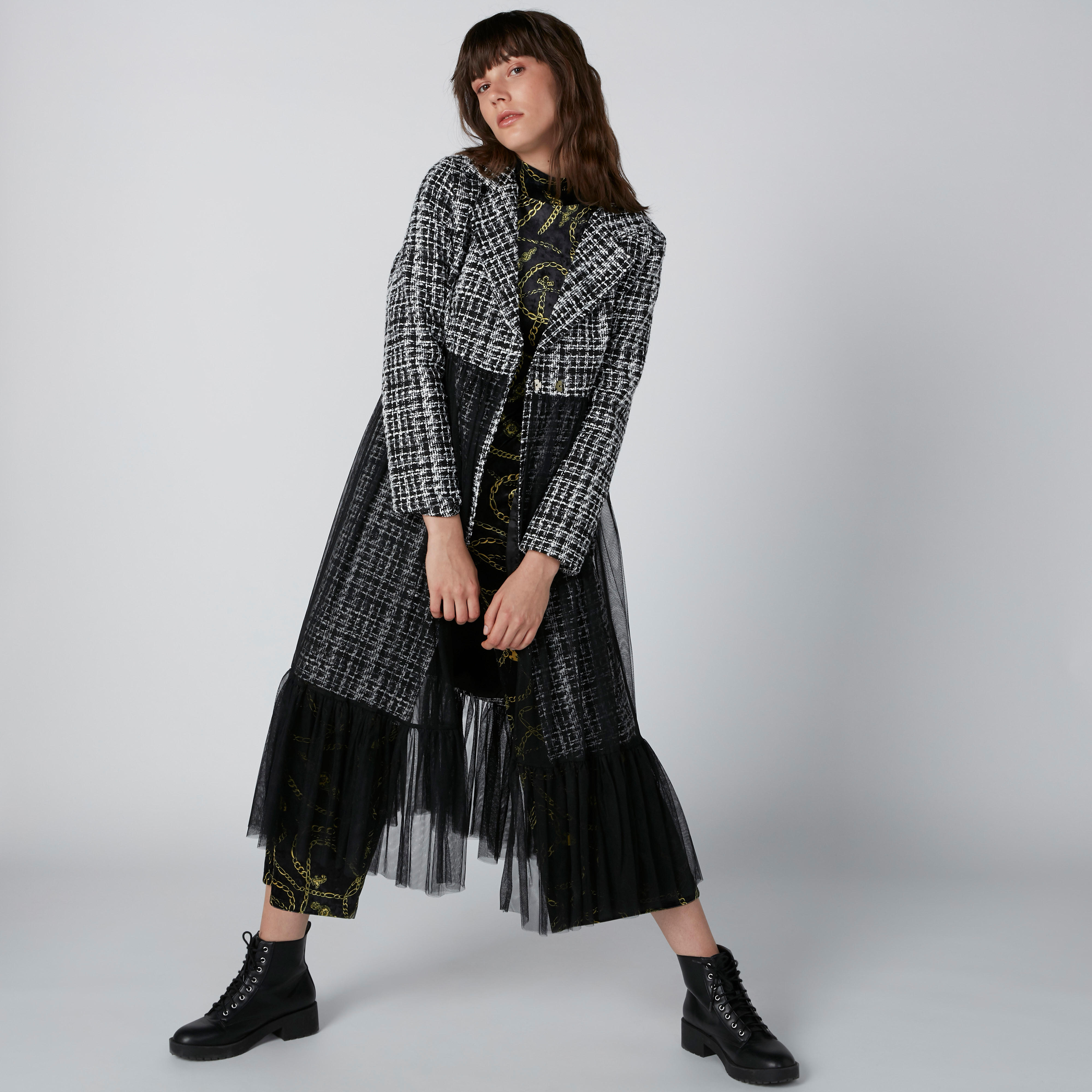 معطف طويل بأكمام طويلة وتفاصيل شبكية-women-clothing-coatsandjackets-coats-image-6