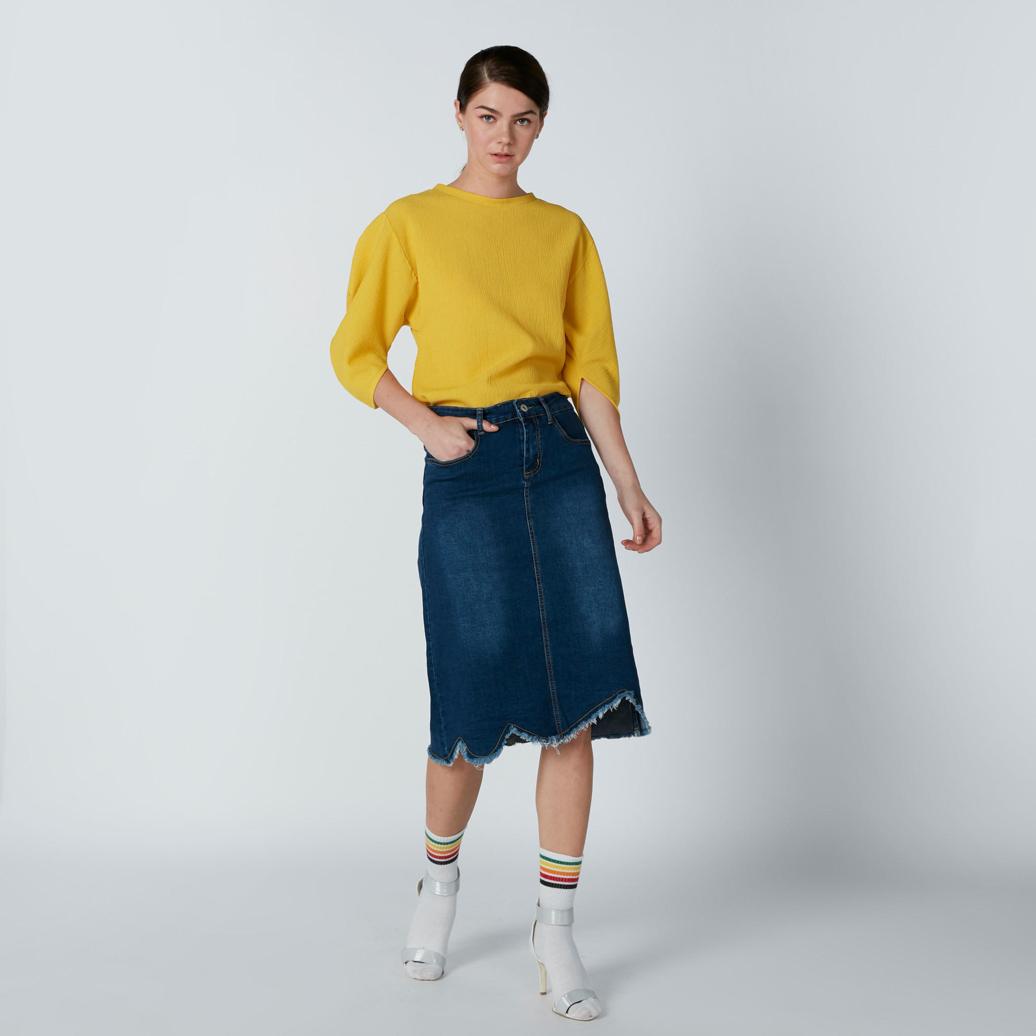 تنورة متوسطة الطول بزر إغلاق وجيوب وحوّاف غير مستوية-women-clothing-bottoms-skirts-image-1