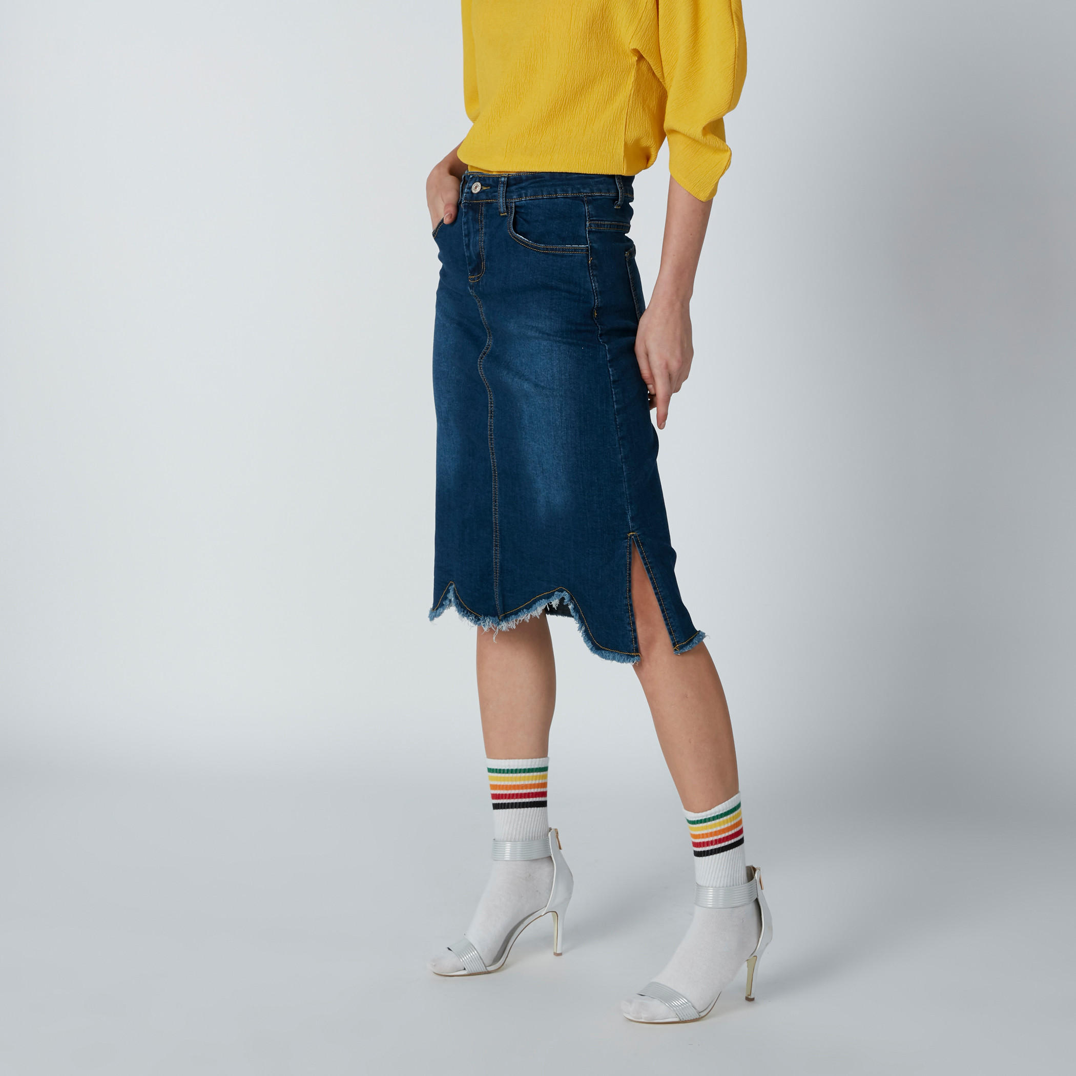 تنورة متوسطة الطول بزر إغلاق وجيوب وحوّاف غير مستوية-women-clothing-bottoms-skirts-image-3