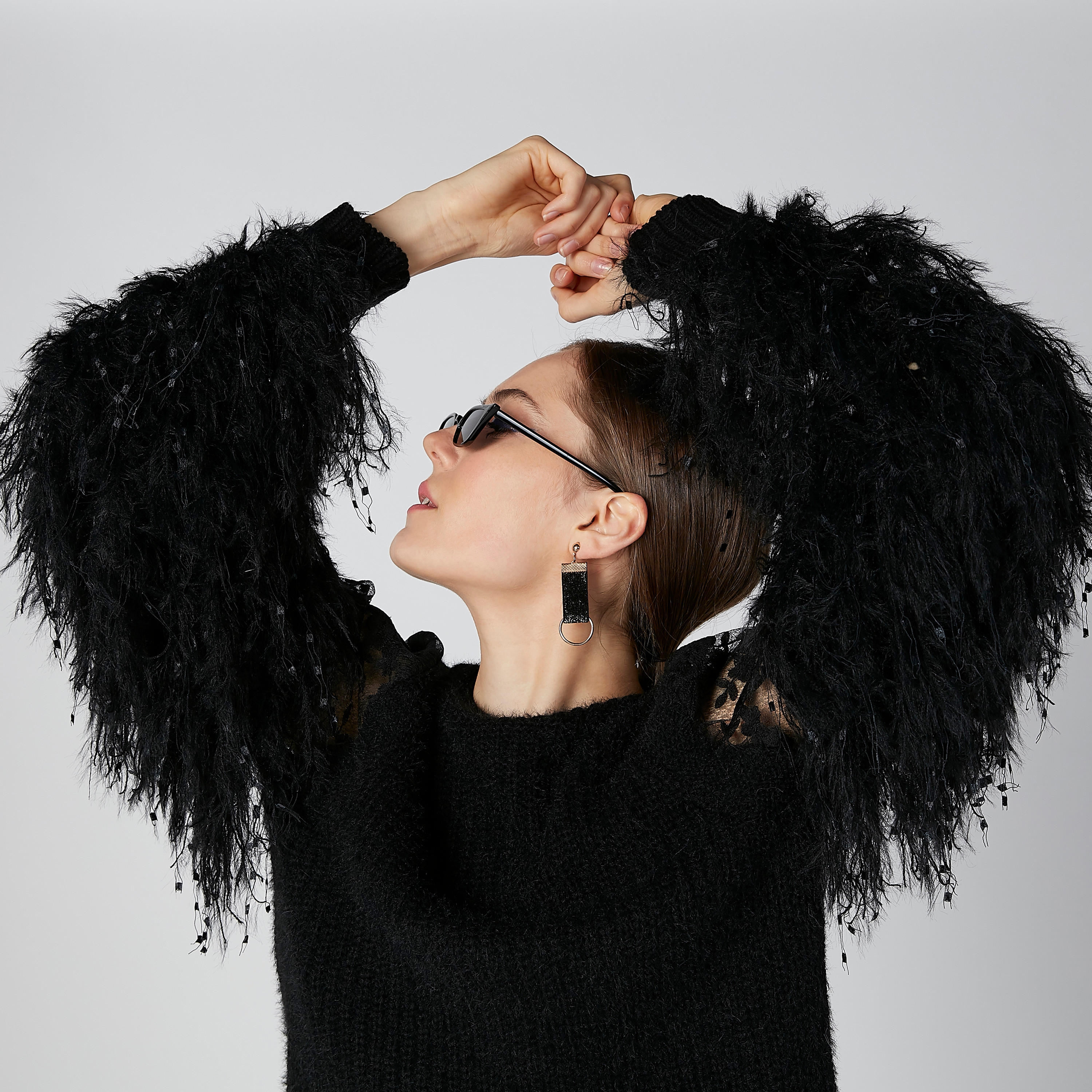 بلوزة بأكمام قطيفة طويلة وتفاصيل دانتيل-women-clothing-cardigansandjumpers-jumpers-image-6