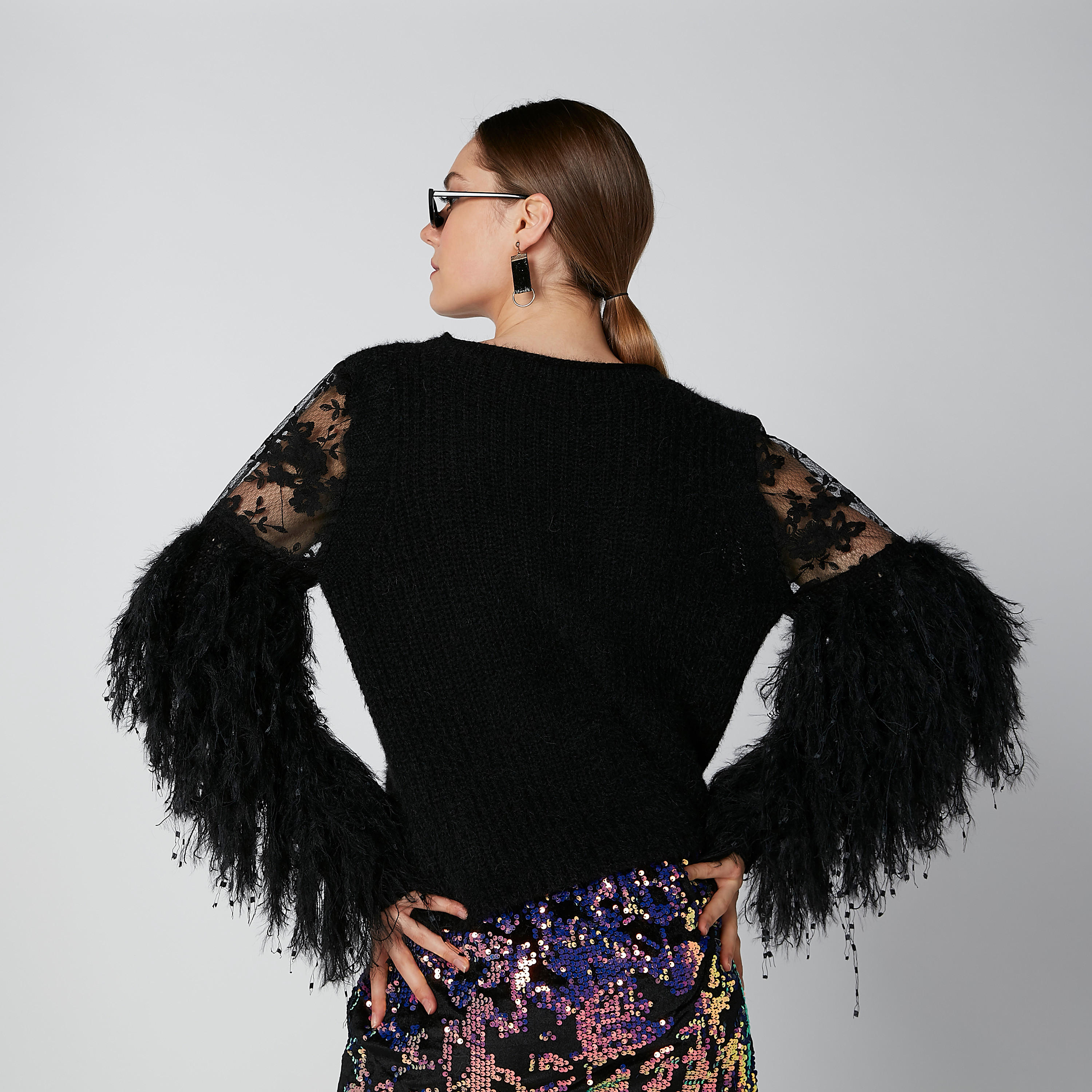 بلوزة بأكمام قطيفة طويلة وتفاصيل دانتيل-women-clothing-cardigansandjumpers-jumpers-image-7