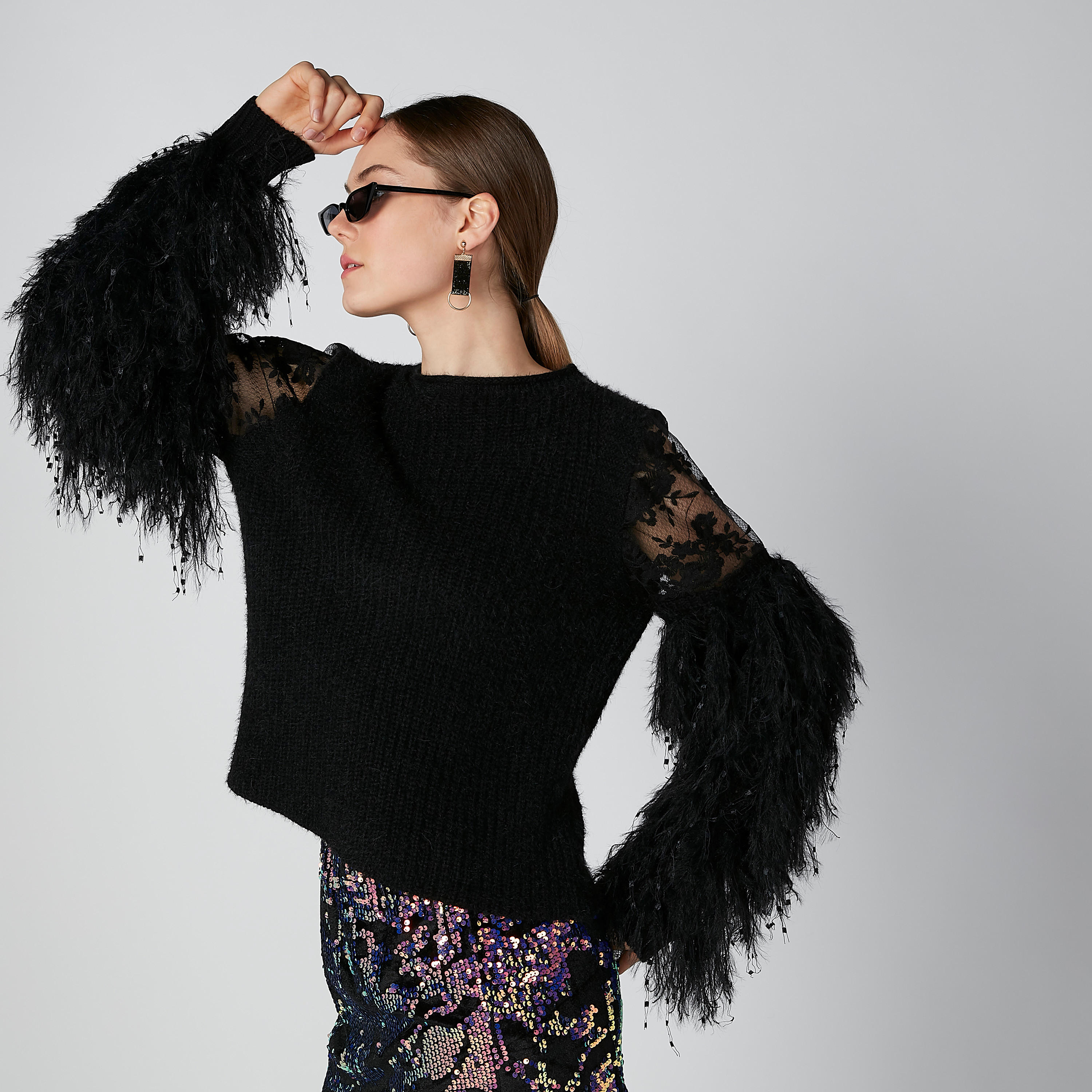 بلوزة بأكمام قطيفة طويلة وتفاصيل دانتيل-women-clothing-cardigansandjumpers-jumpers-image-9