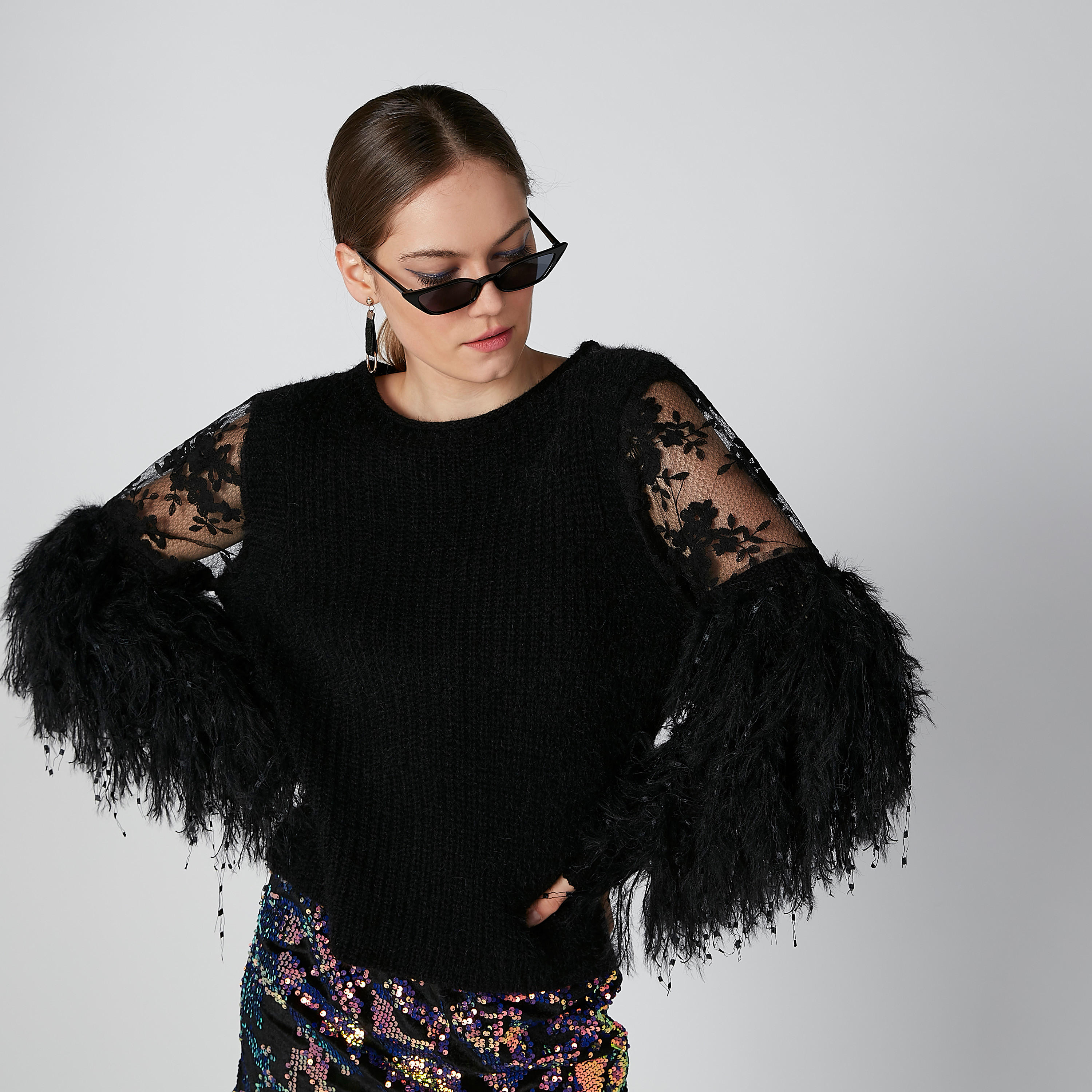 بلوزة بأكمام قطيفة طويلة وتفاصيل دانتيل-women-clothing-cardigansandjumpers-jumpers-image-10